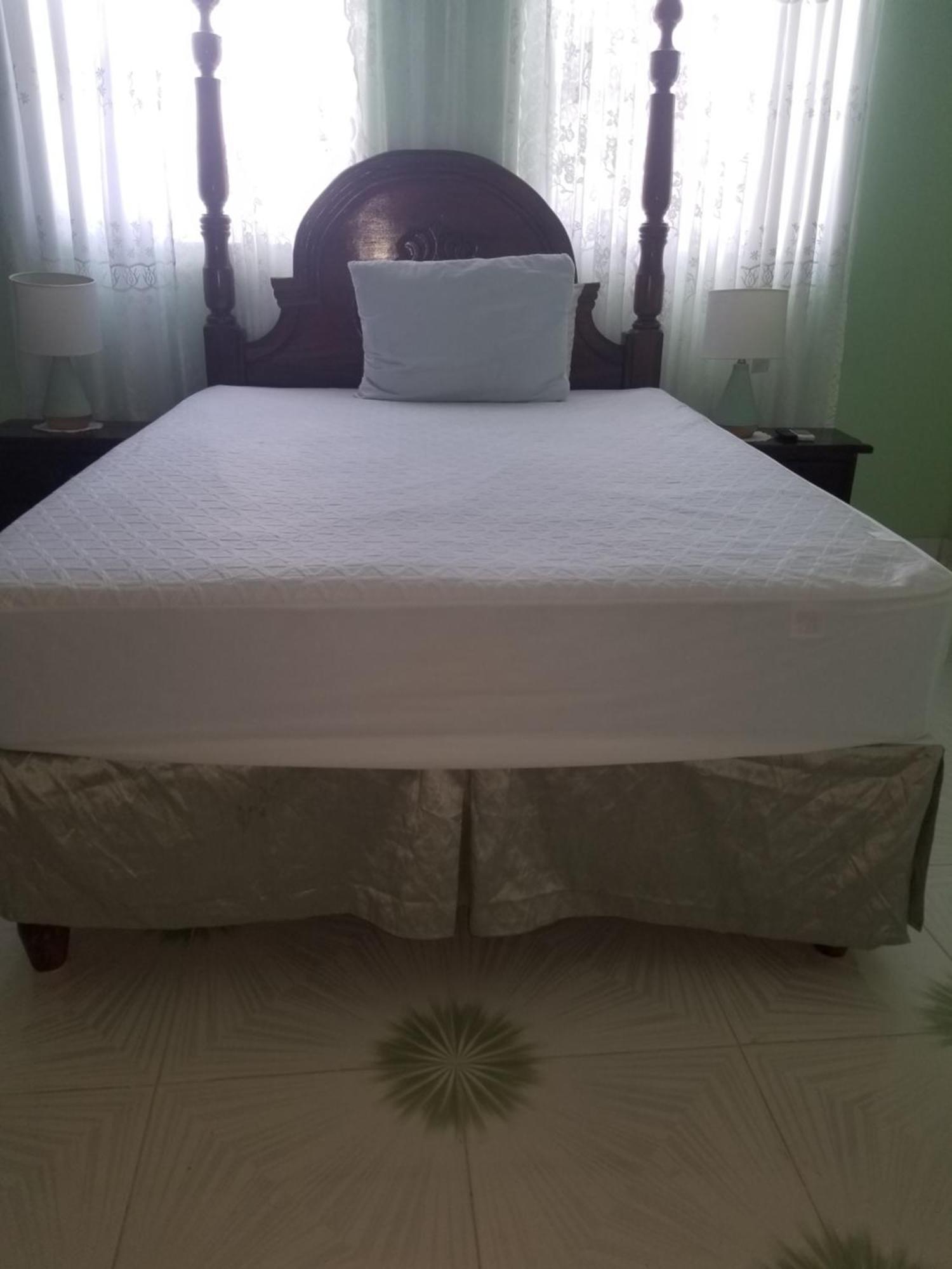 Leo Guest house May Pen
