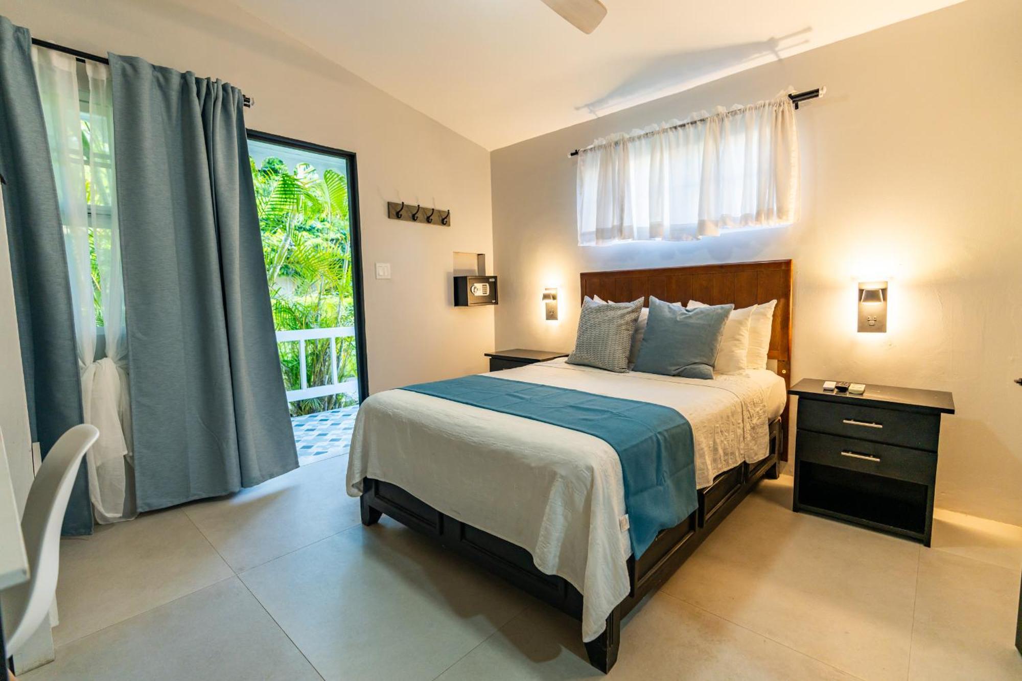Travellers Resort 3*