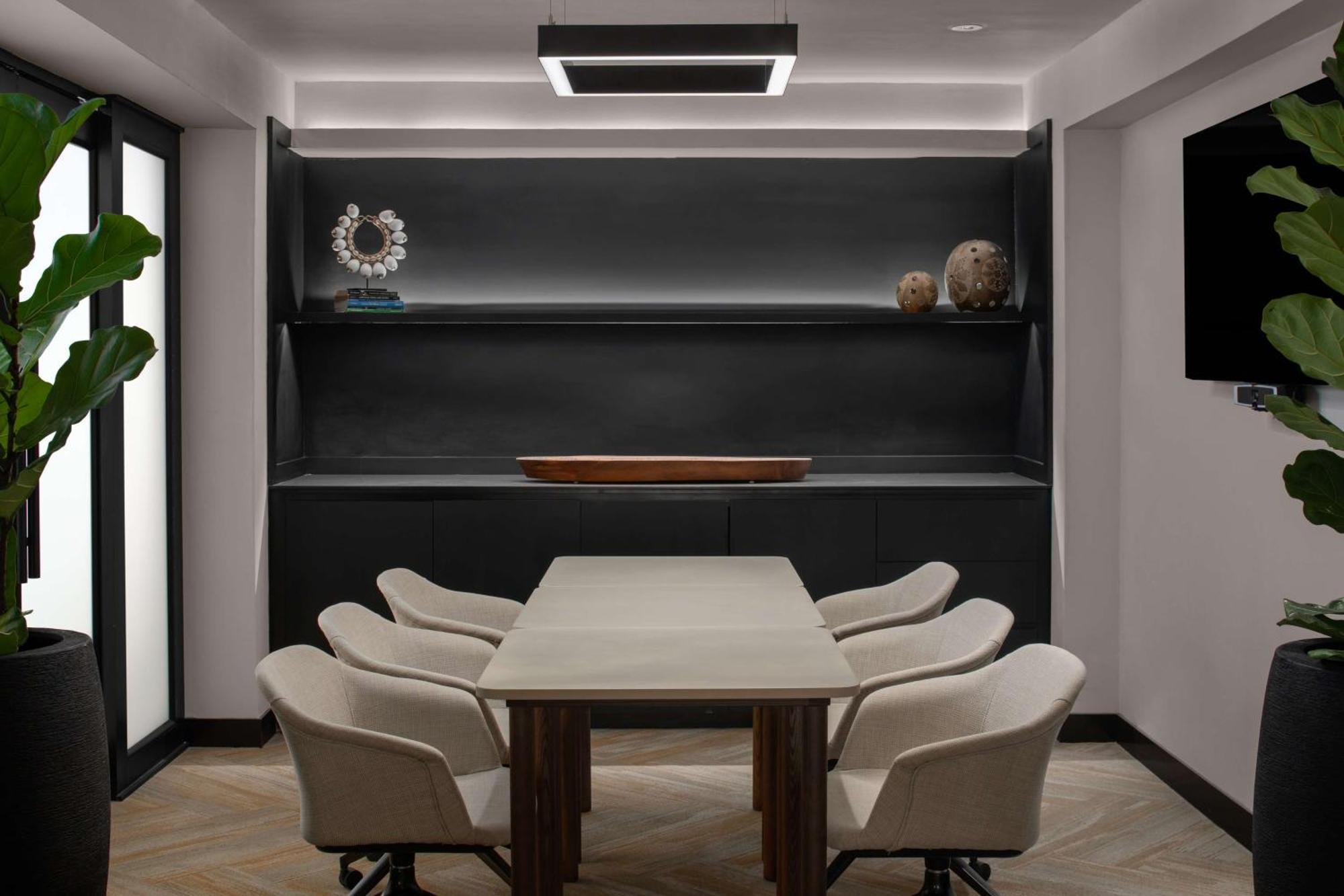 Rok Tapestry Collection By Hilton Hotel