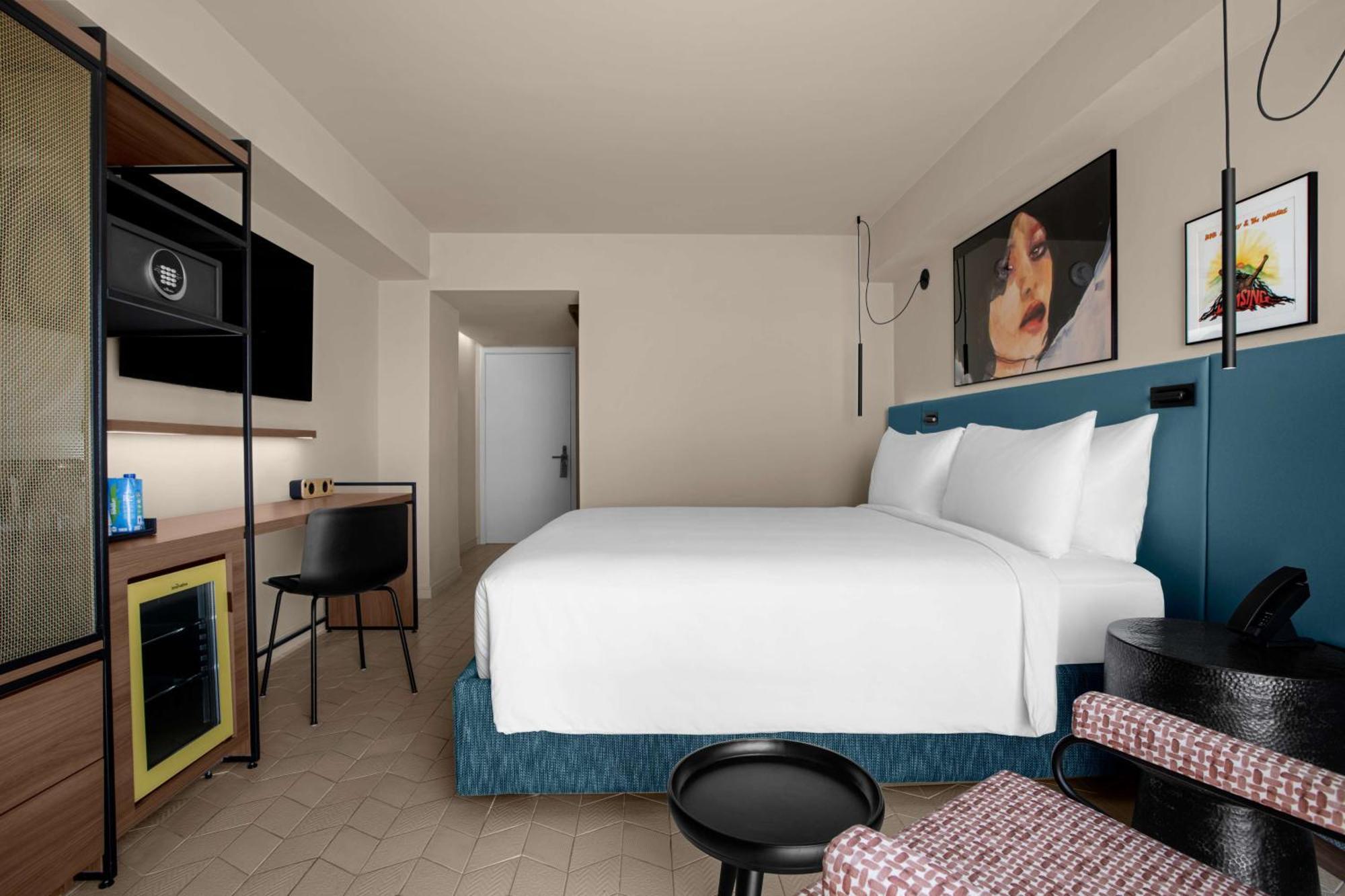 Rok Tapestry Collection By Hilton Hotel