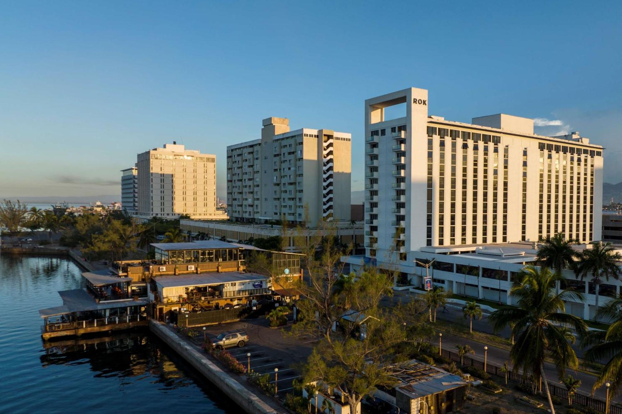 Rok Tapestry Collection By Hilton Hotel