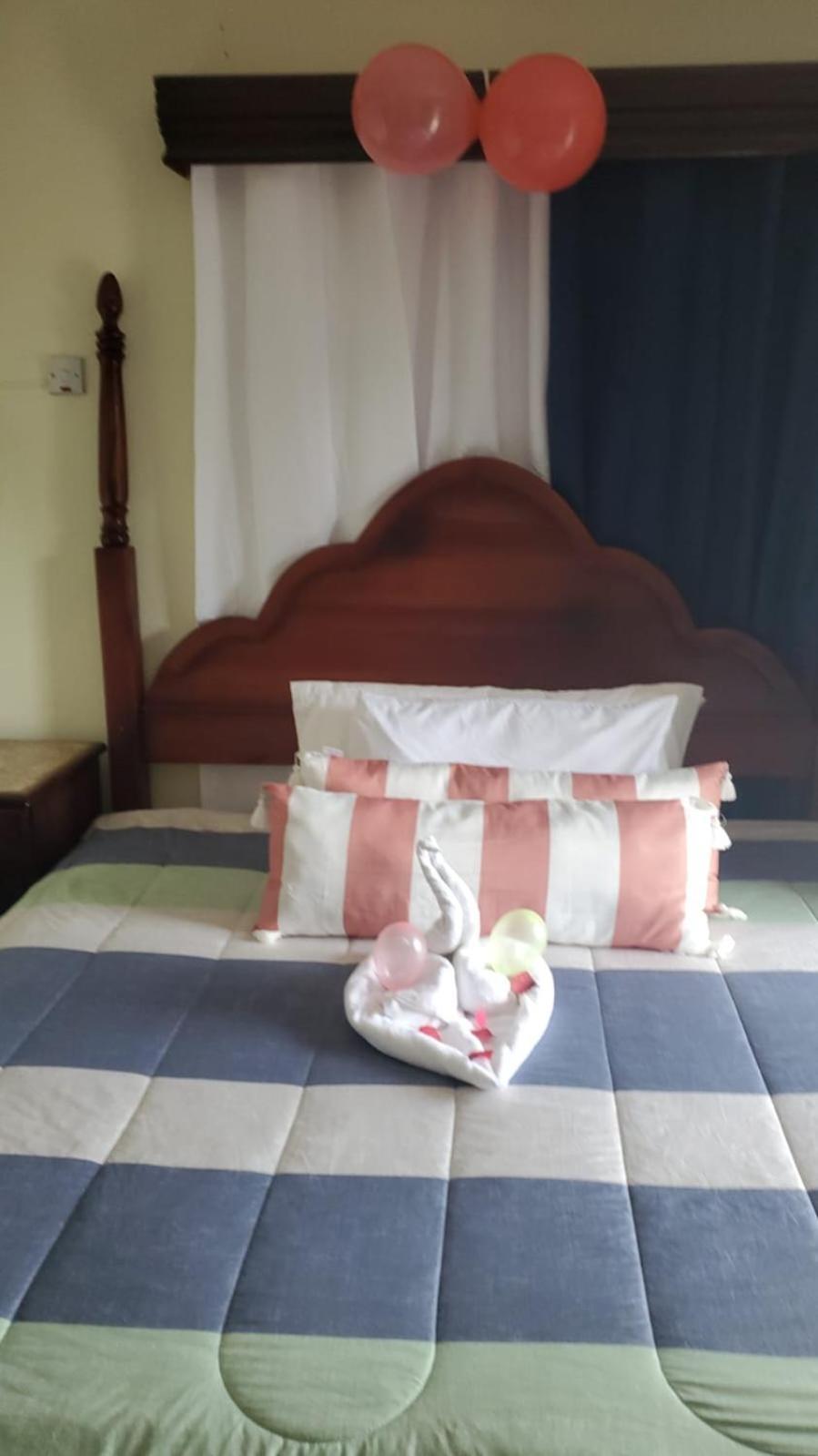 Boutique At Stone Village * Bluefields