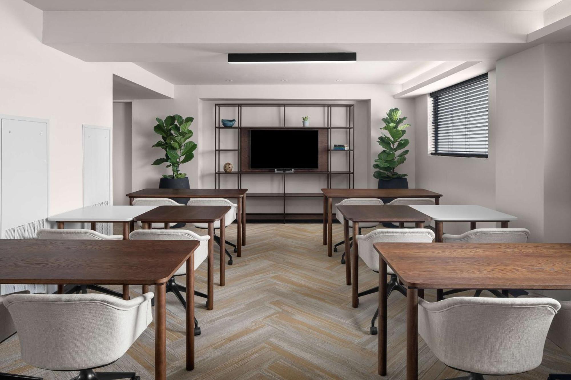 Rok Tapestry Collection By Hilton Hotel