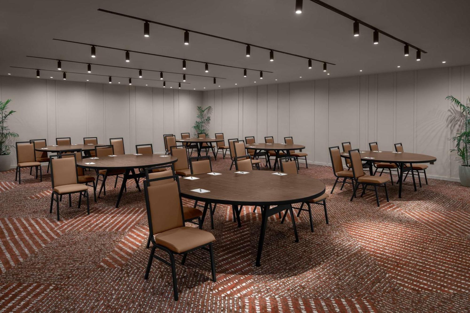 Hotel Rok Tapestry Collection By Hilton 4*