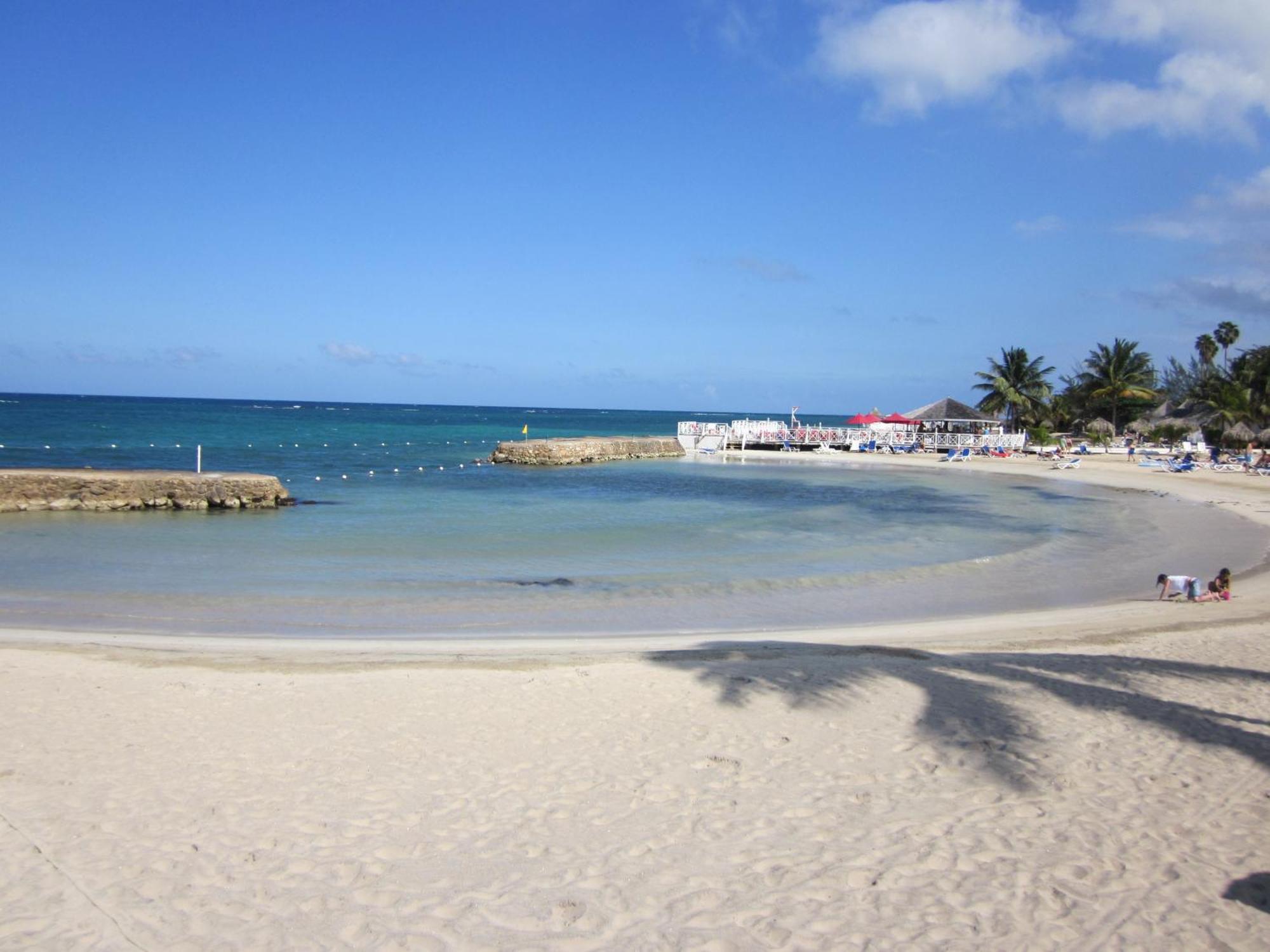 Resort Decameron Club Caribbean Runaway Bay, Ramada 3*