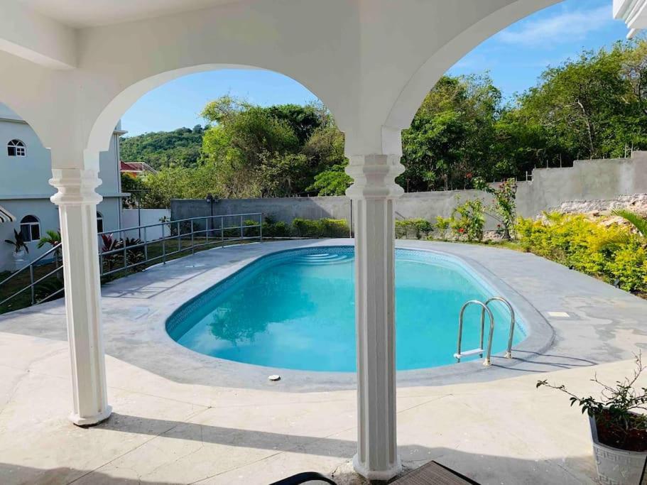 Duncan's Guest house 4*