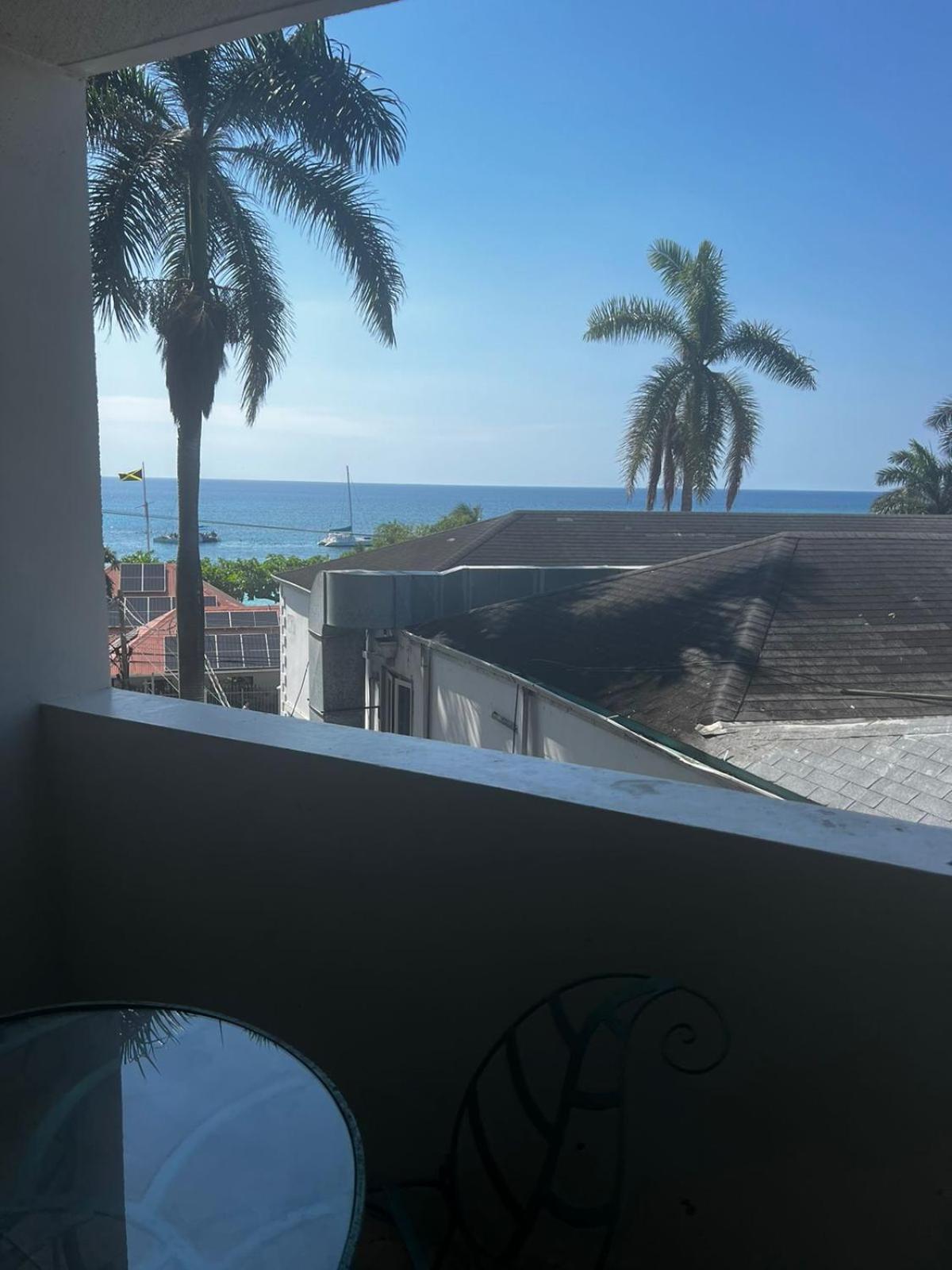 Sunny Tides At Club Aparthotel