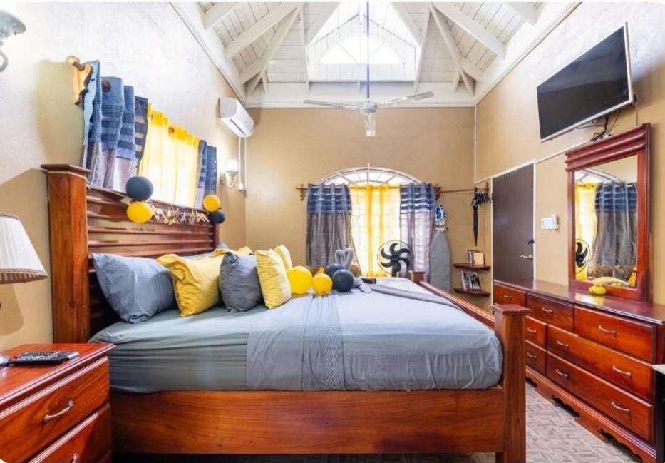 Cambridge Mi Casa Ur Casa With Pool And Access Guest house Runaway Bay