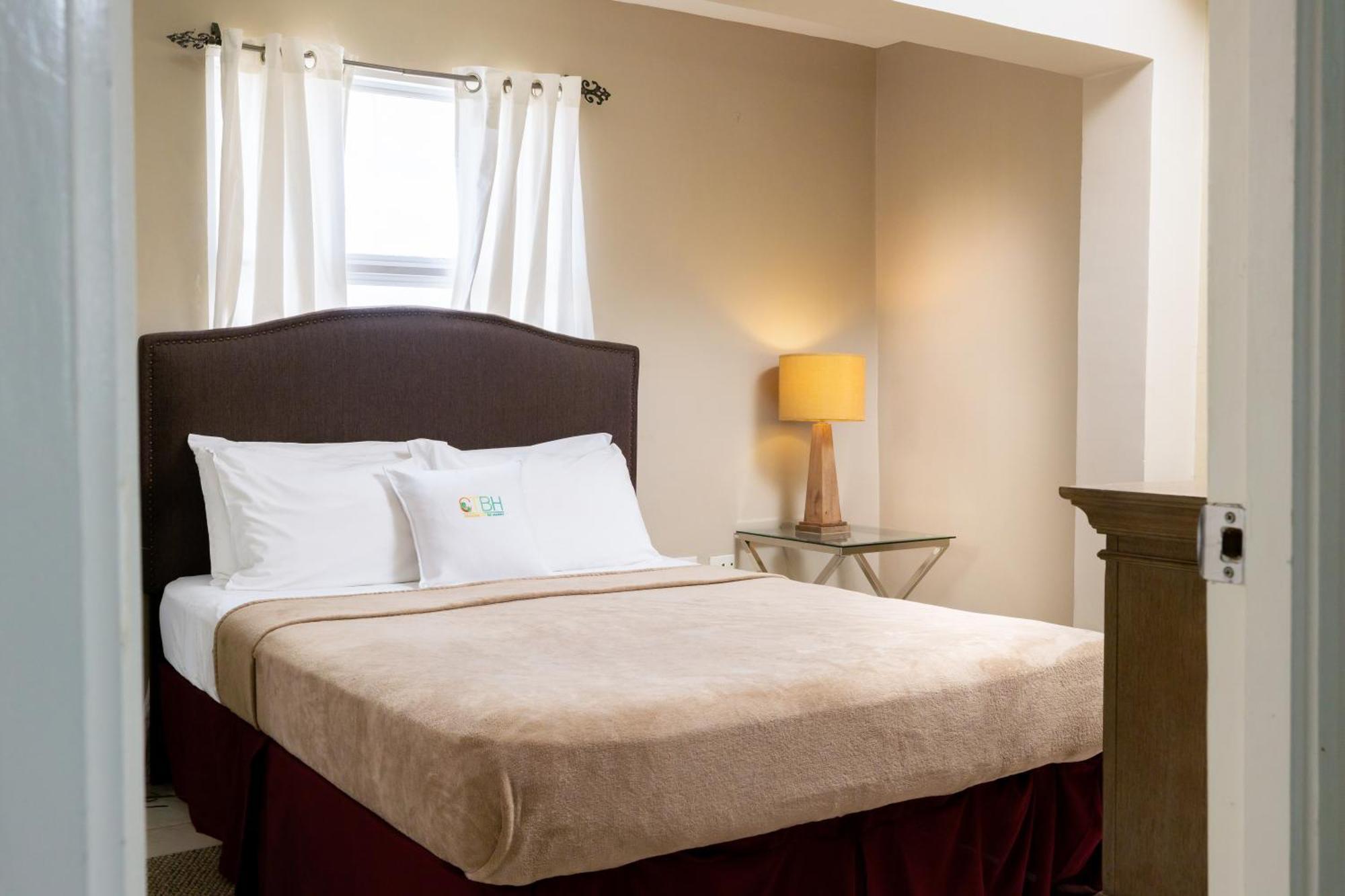 Choose To Be Happy At Brompton Estates - One And Two Bedroom With Pool Apartment