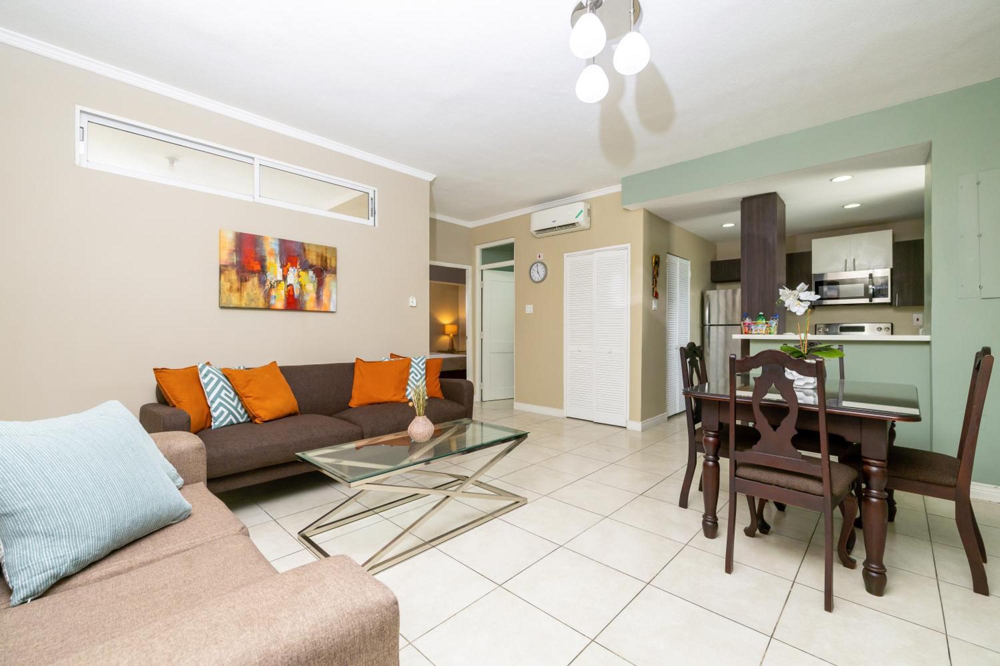 Apartment Choose To Be Happy At Brompton Estates - One And Two Bedroom With Pool *