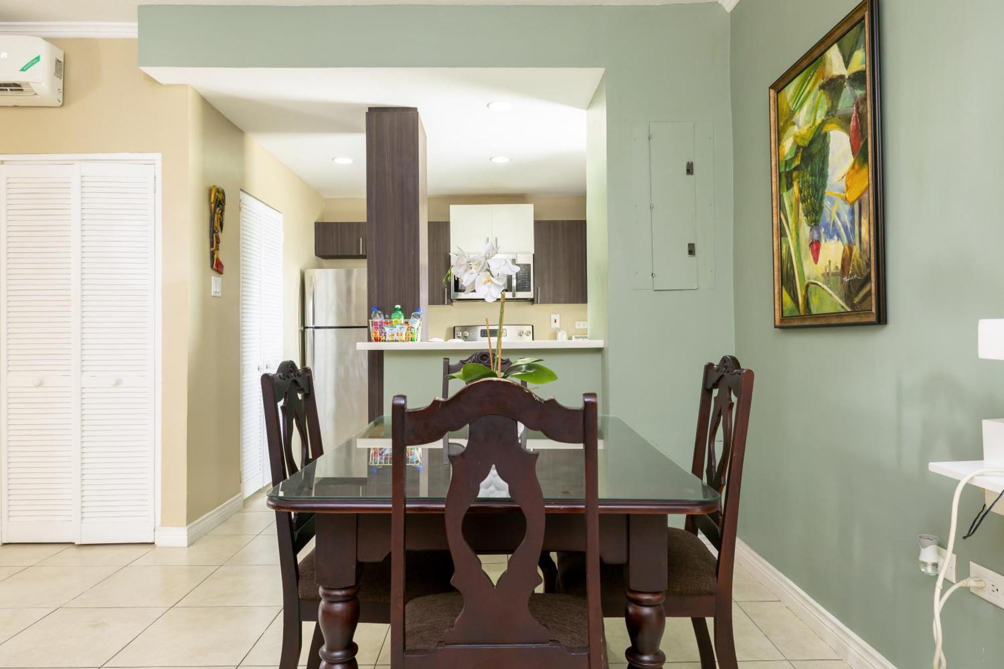Choose To Be Happy At Brompton Estates - One And Two Bedroom With Pool Apartment Kingston