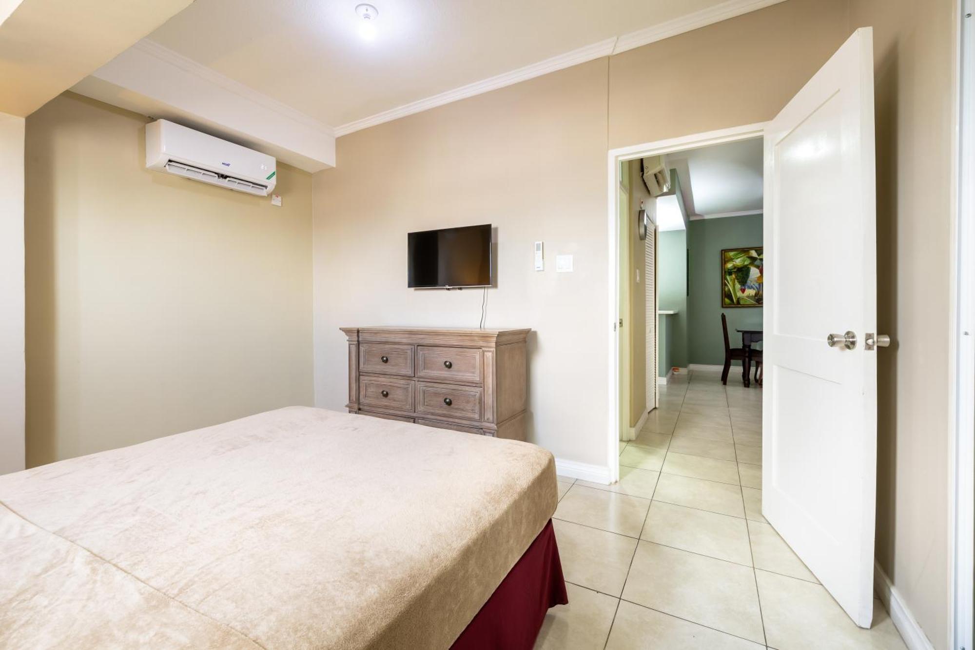 Apartment Choose To Be Happy At Brompton Estates - One And Two Bedroom With Pool Kingston