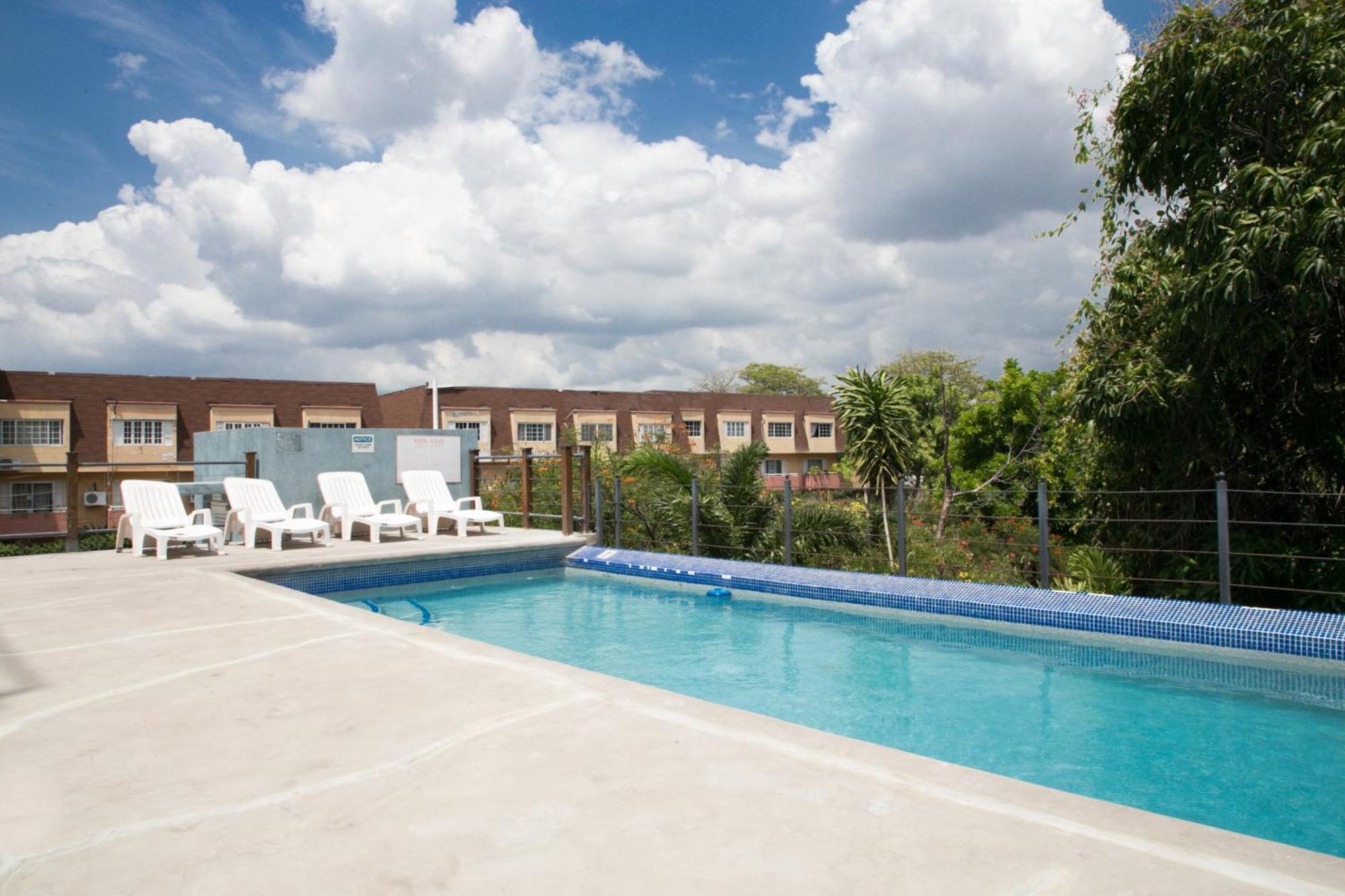 Choose To Be Happy At Brompton Estates - One And Two Bedroom With Pool Apartment *