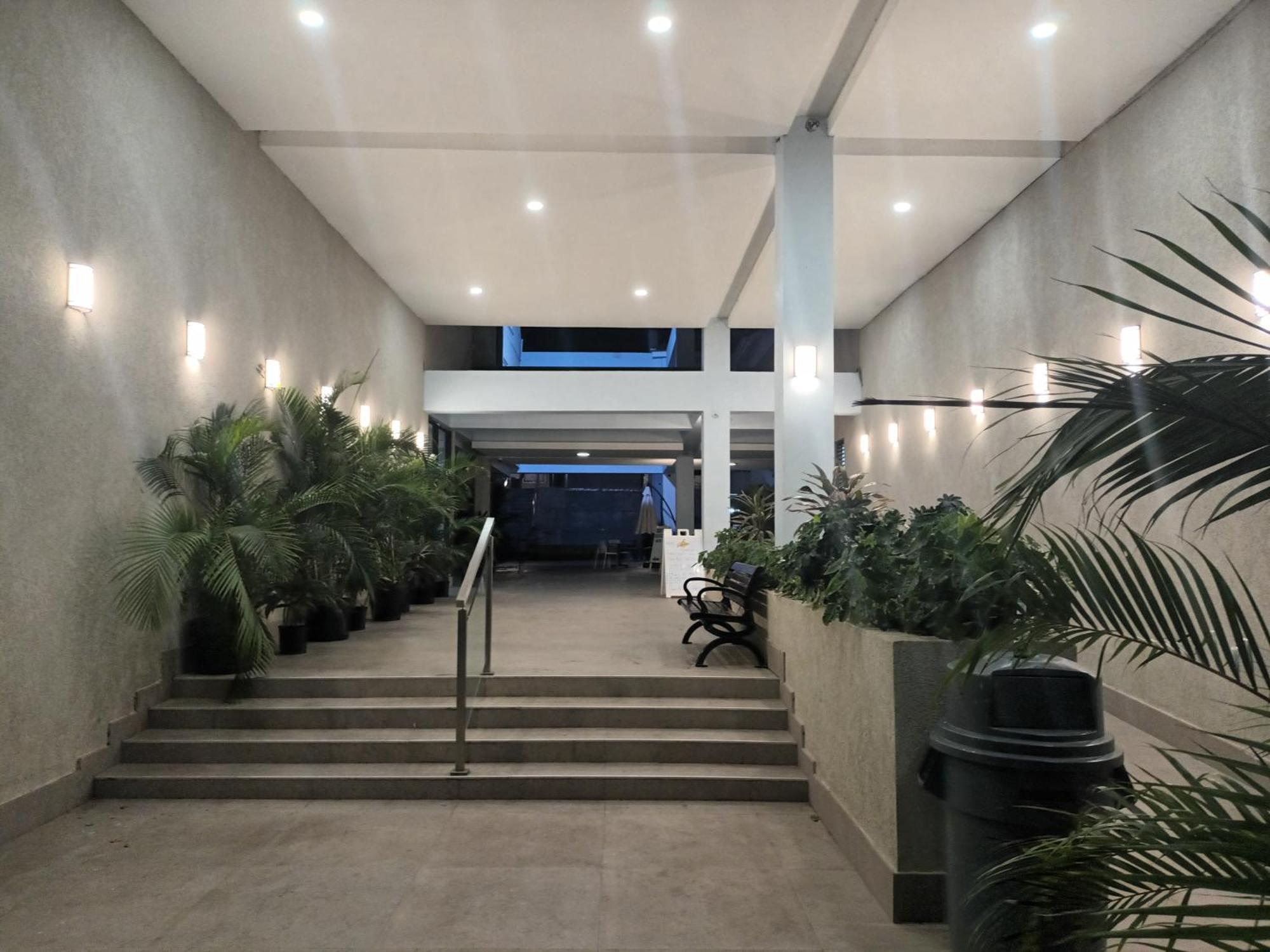 Apartment Oceanfront W/ Free Parking + High Speed Wifi *