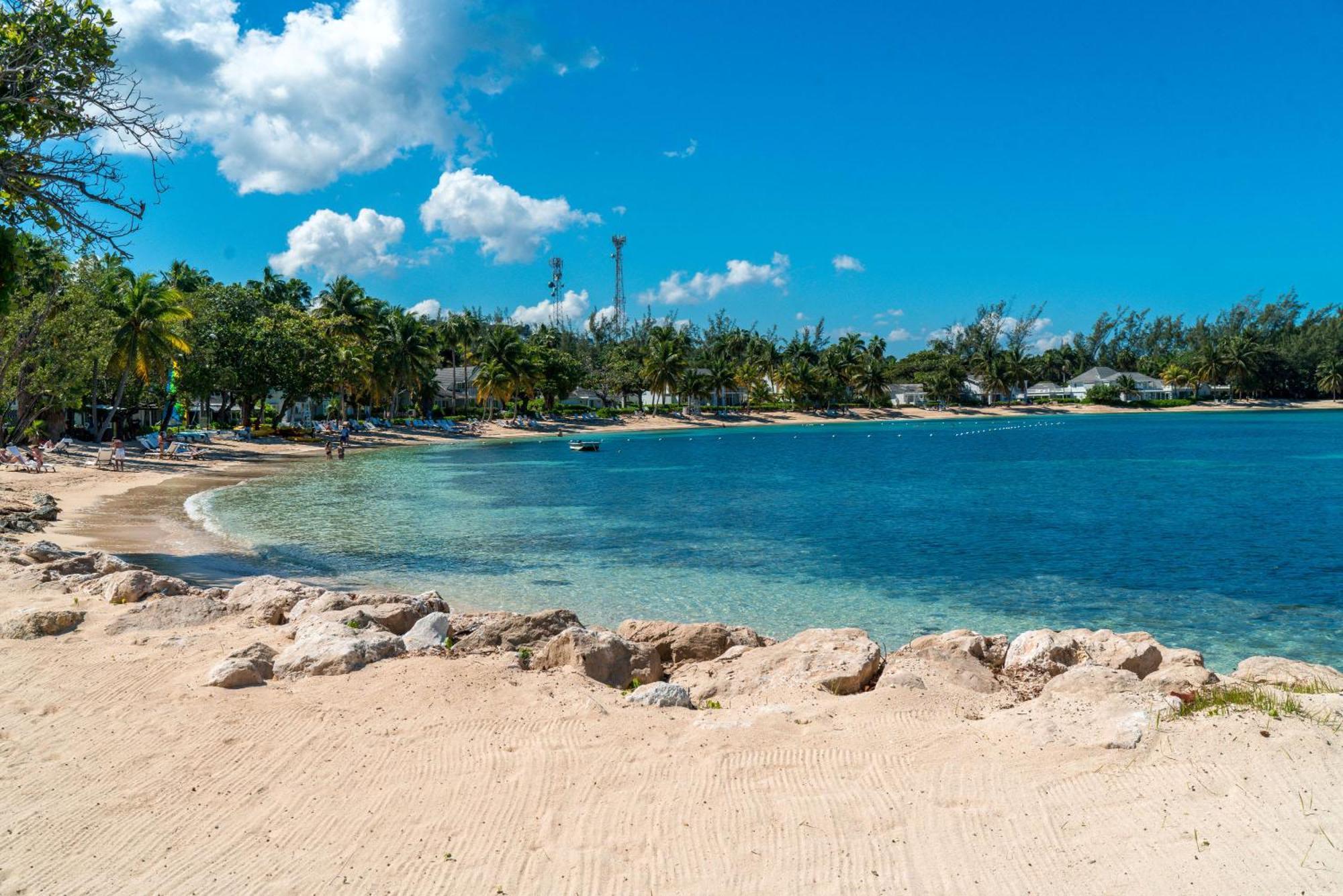 Inn Hospitality Expert Bts 3 - Pool & Bar Montego Bay