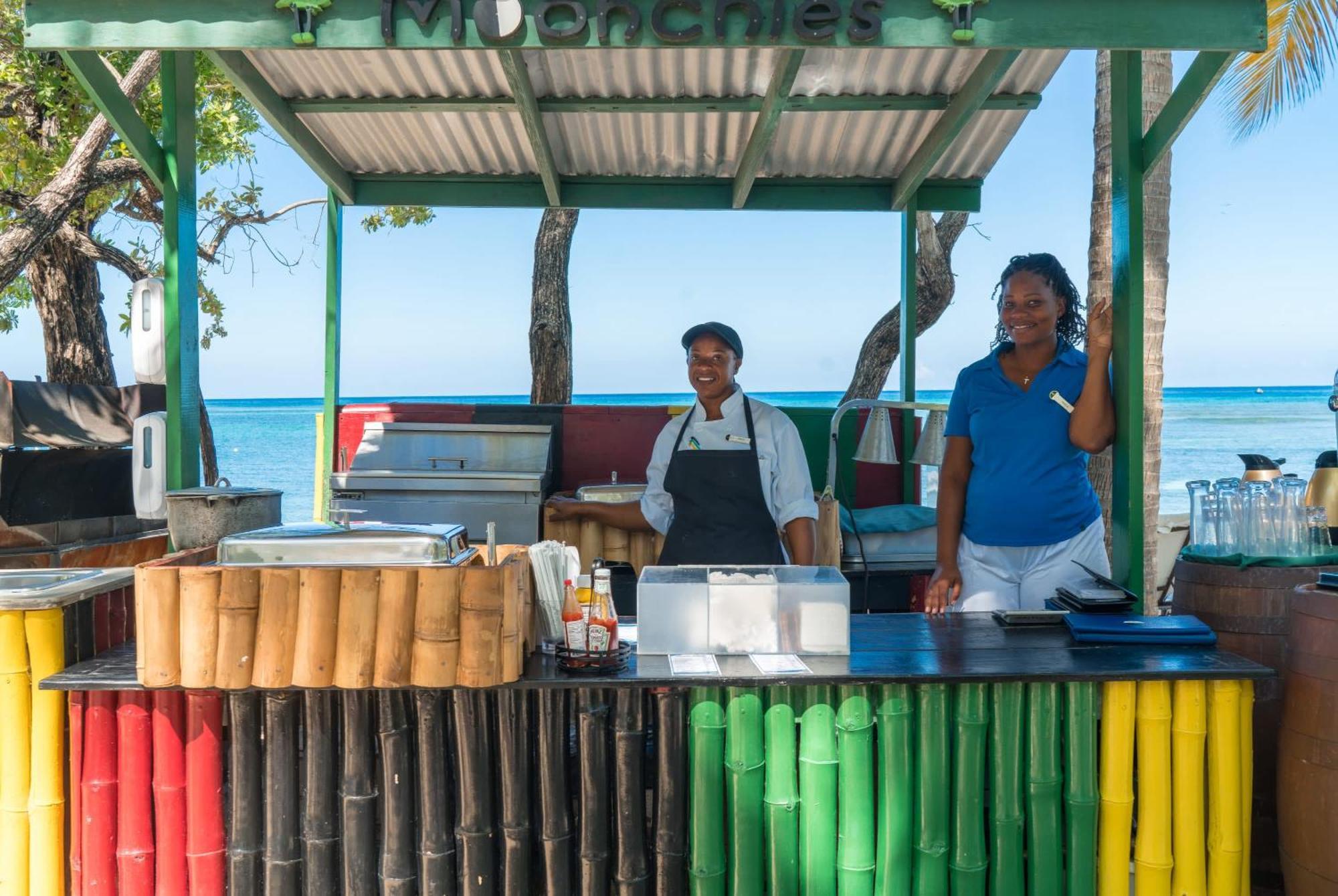 Inn Hospitality Expert Bts 5 - Pool & Bar Montego Bay