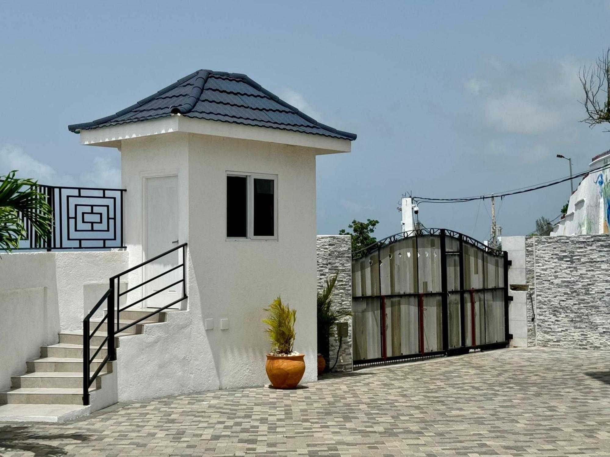 Inn Hospitality Expert Bts 3 - Pool & Bar Montego Bay