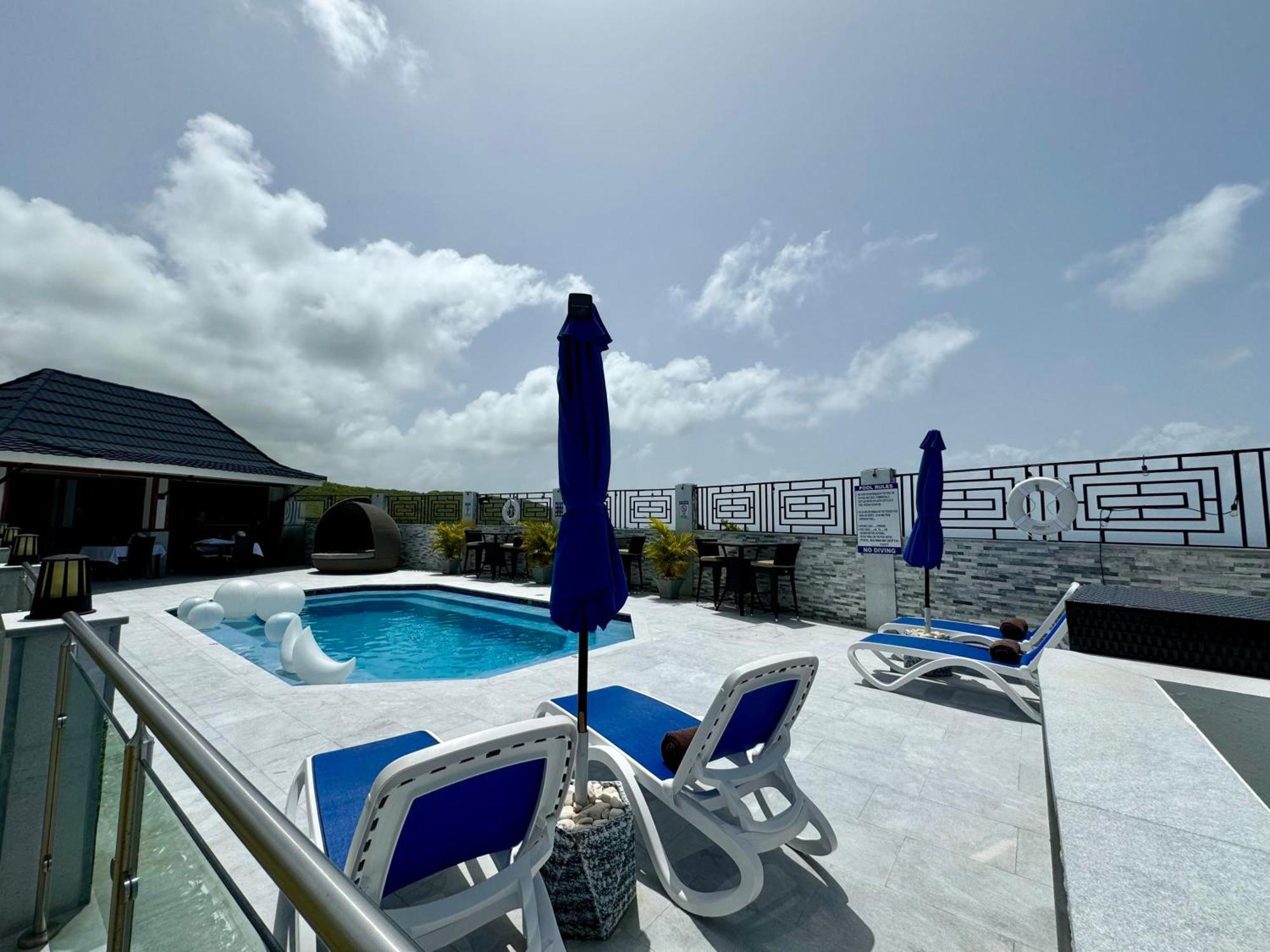 Inn Hospitality Expert Bts 5 - Pool & Bar *