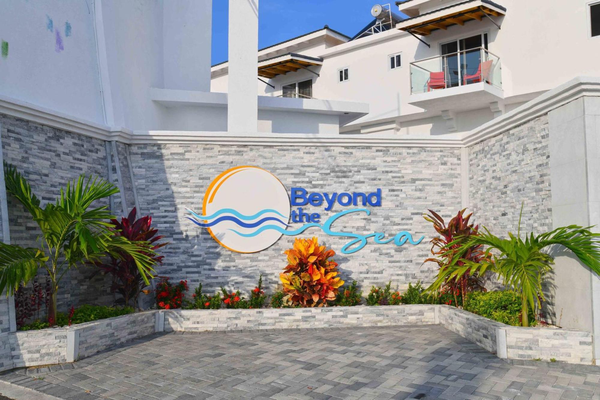 Hospitality Expert Bts 3 - Pool & Bar * Montego Bay