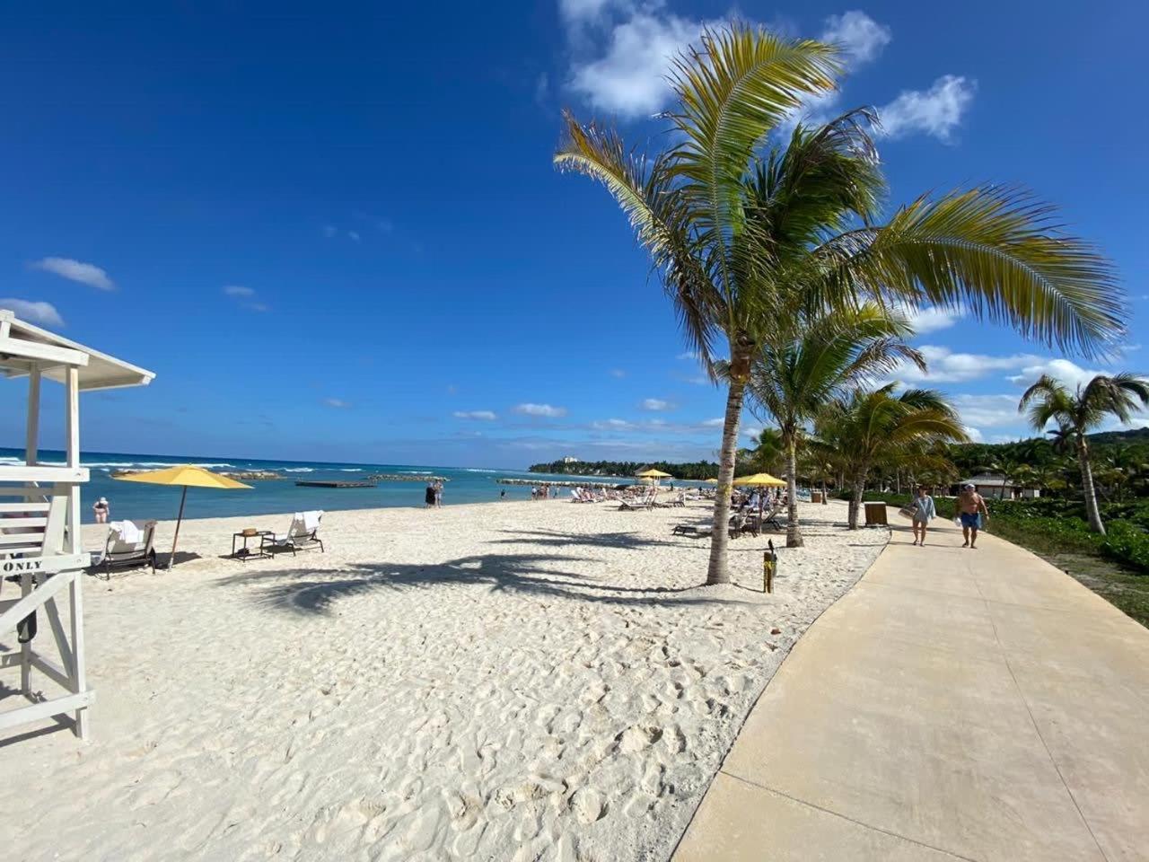 Hospitality Expert Bts 4 - Pool & Bar Montego Bay