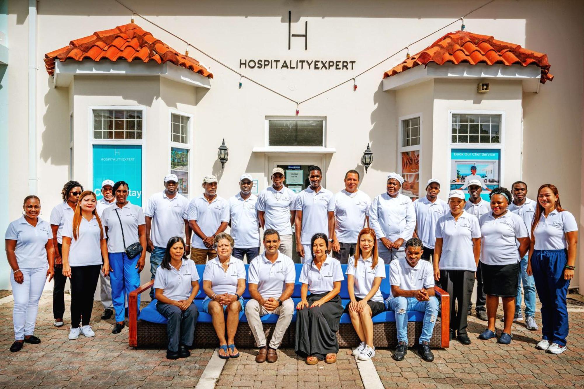 Inn Hospitality Expert Bts 4 - Pool & Bar
