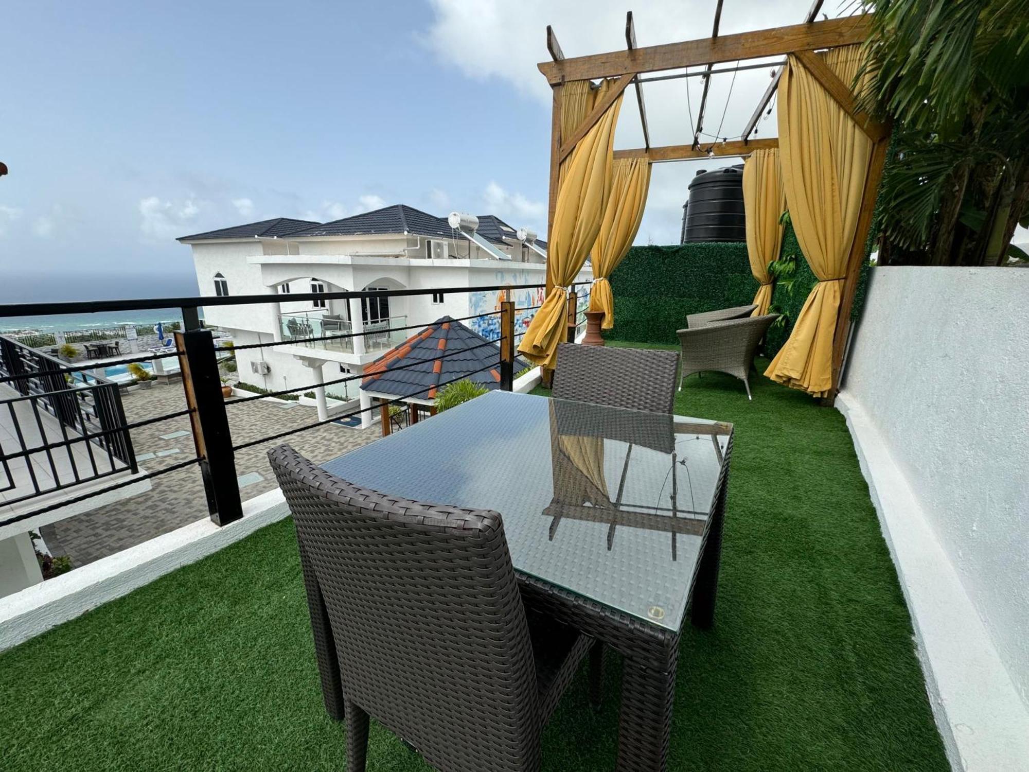 Hospitality Expert Bts 4 - Pool & Bar Inn Montego Bay