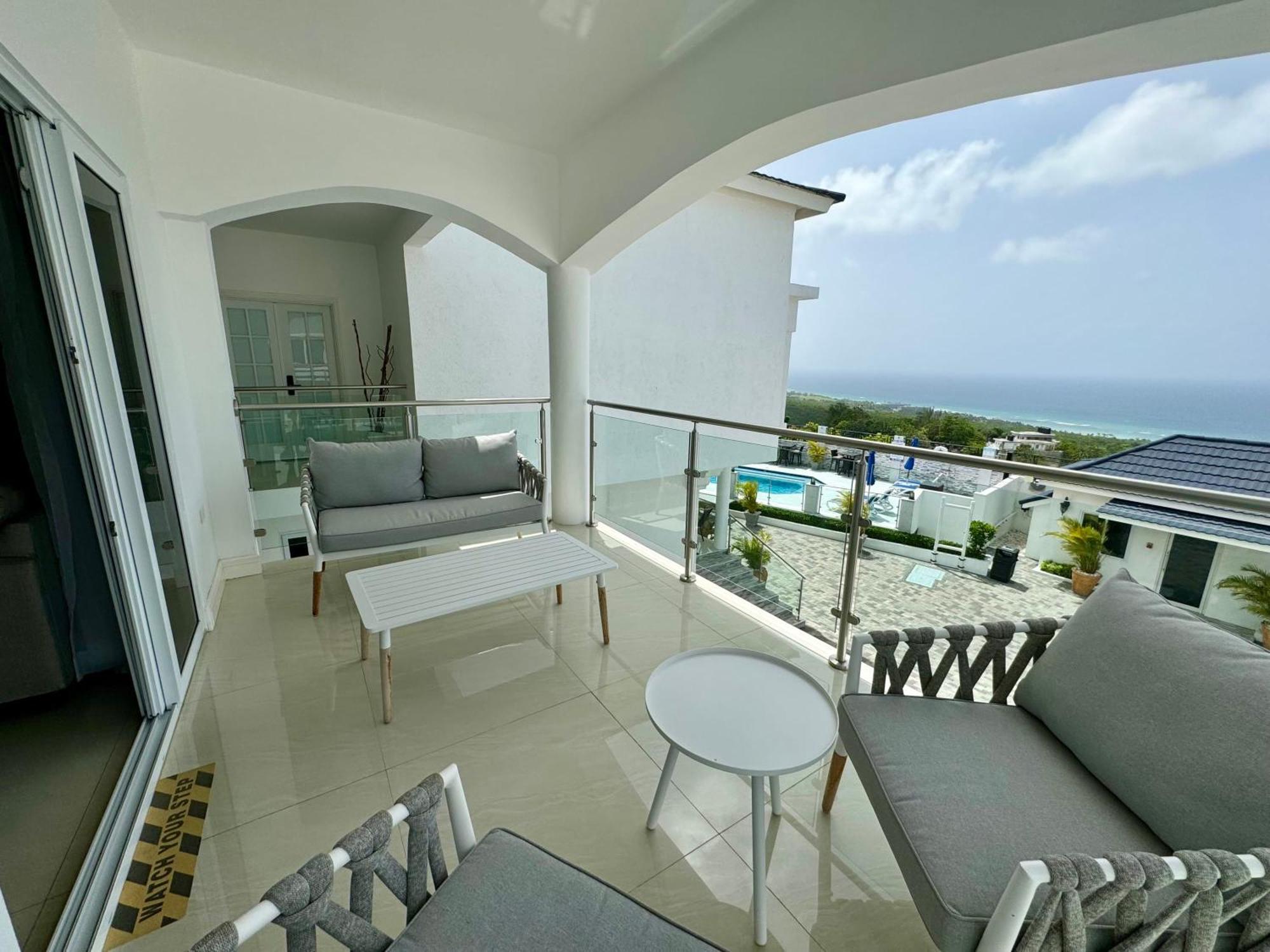 Inn Hospitality Expert Bts 4 - Pool & Bar Montego Bay