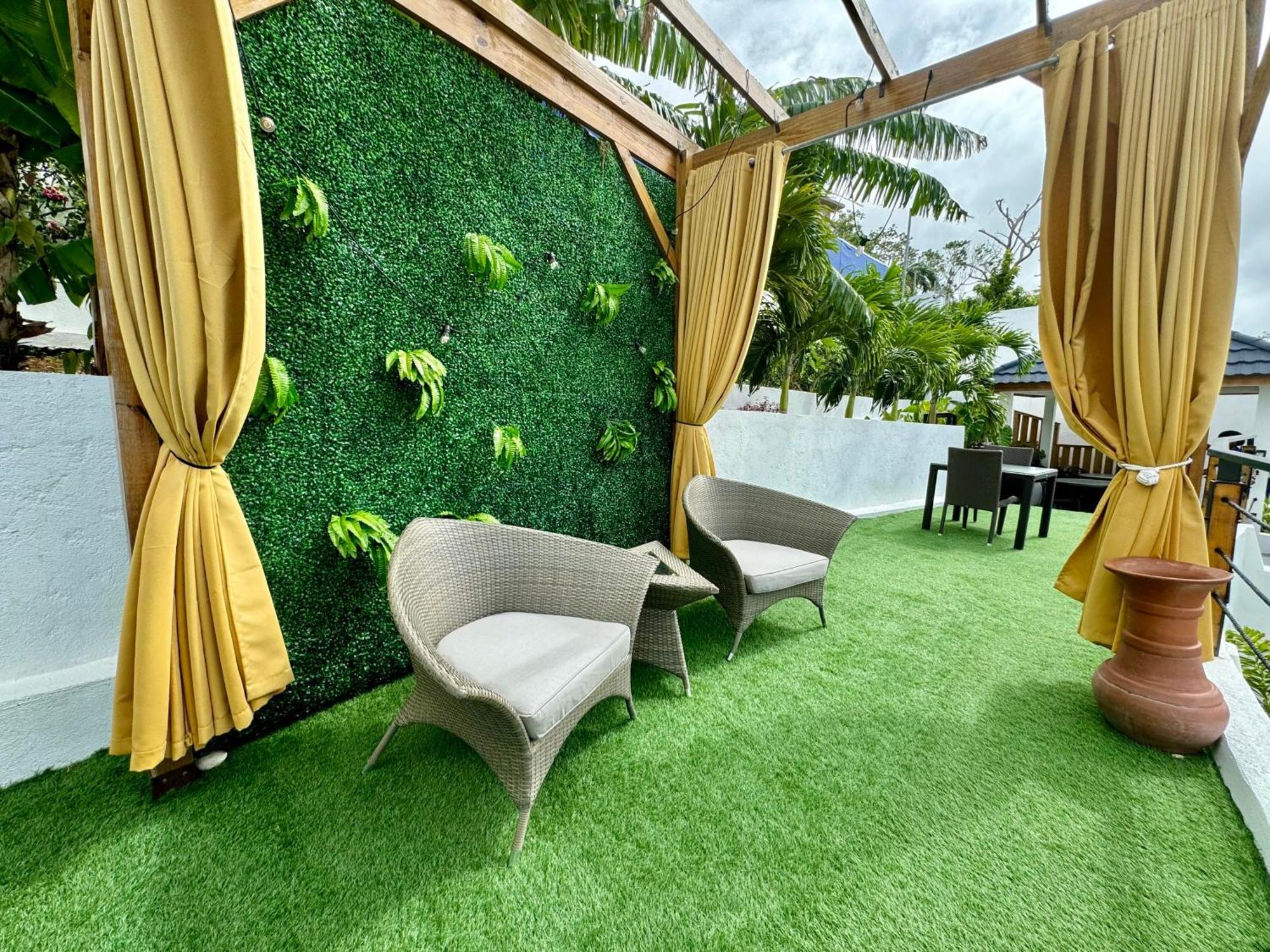 Hospitality Expert Bts 4 - Pool & Bar Inn
