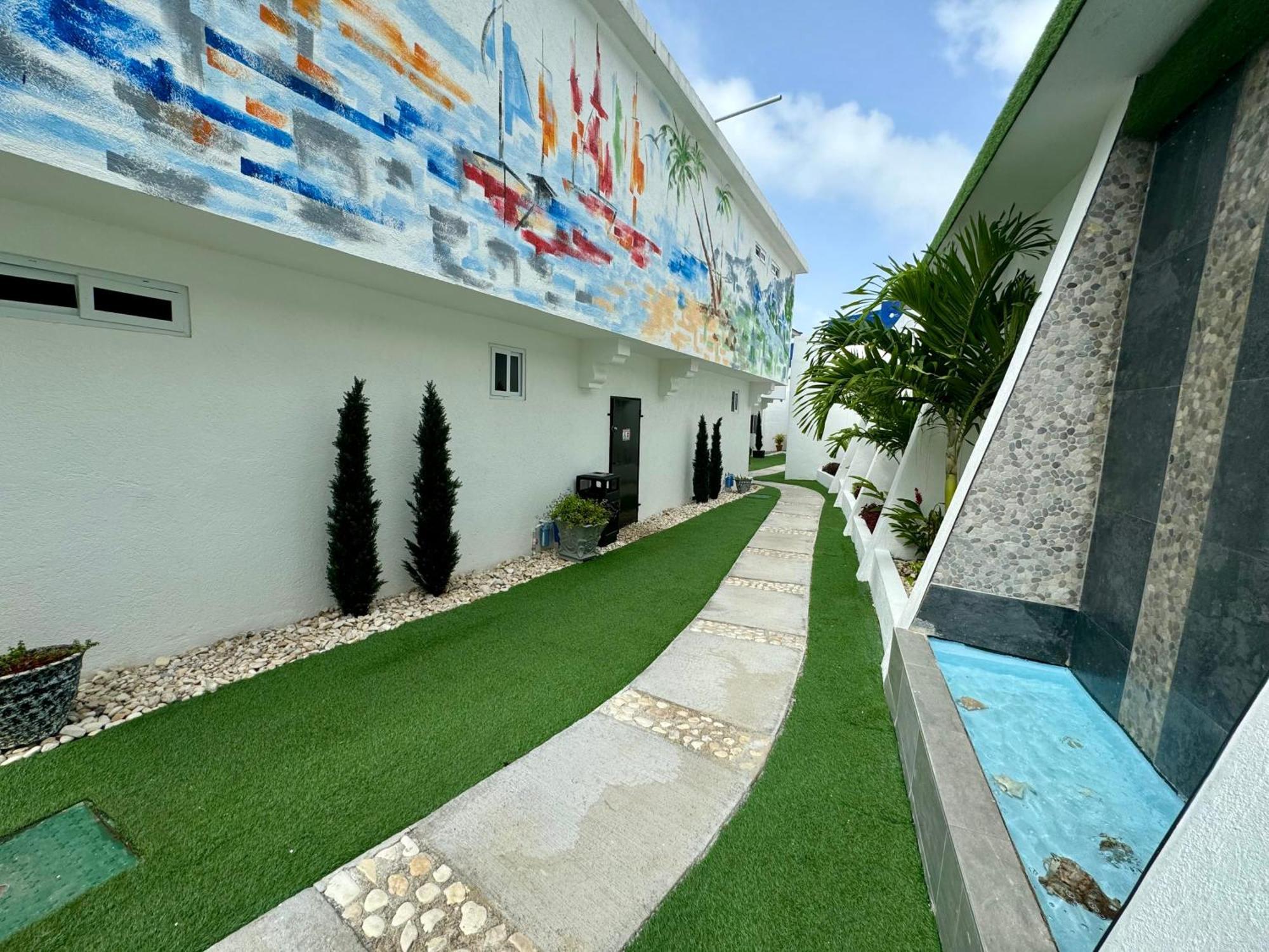 Hospitality Expert Bts 4 - Pool & Bar *