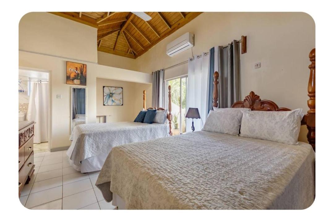 Irie Getaway 3 Bedroom 3 Bathroom Bed & Breakfast Runaway Bay