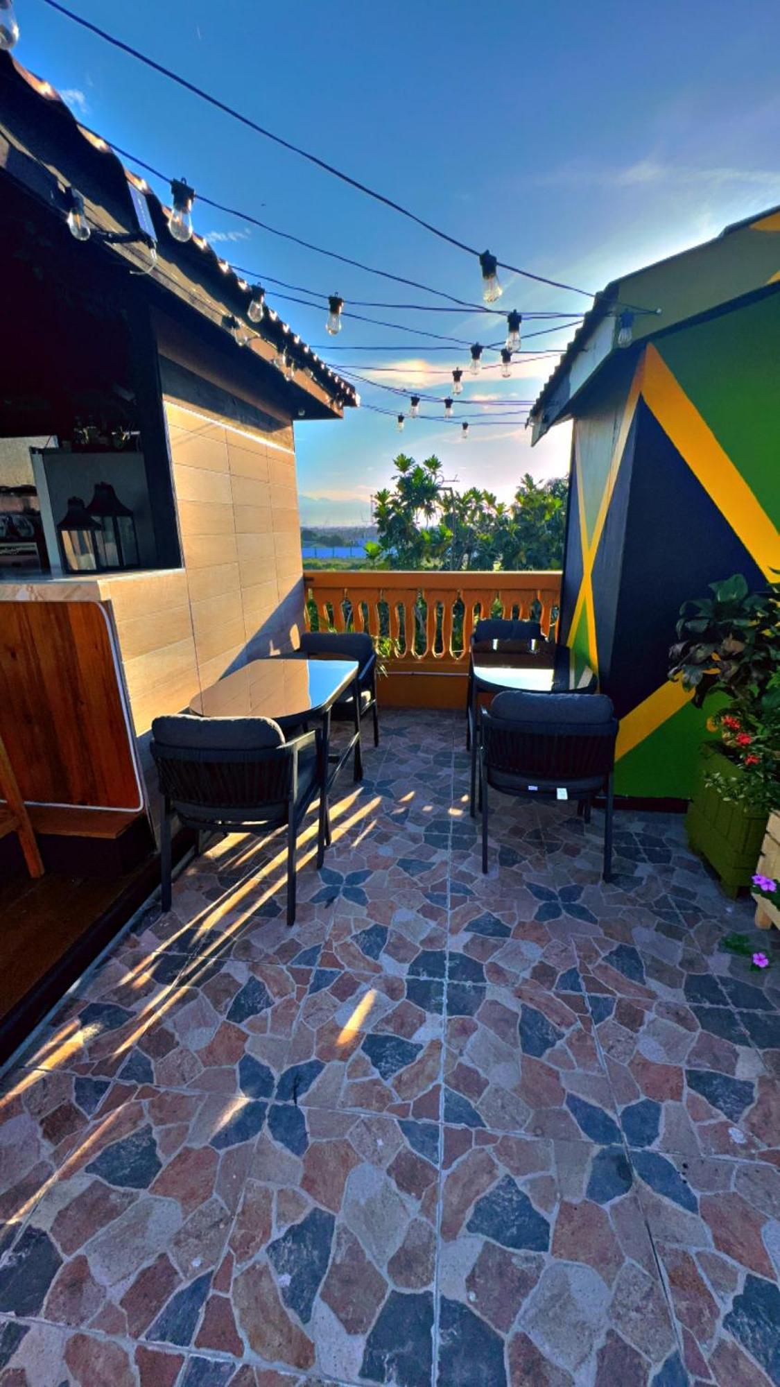 Sunlandvilla Guest house Portmore