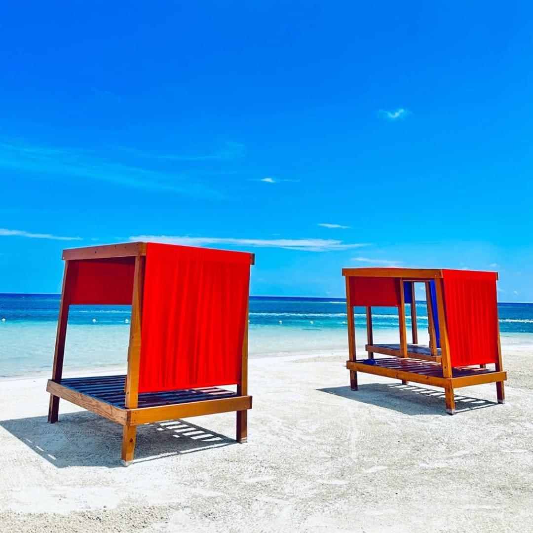 Hospitality Expert Bts 4 - Pool & Bar * Montego Bay