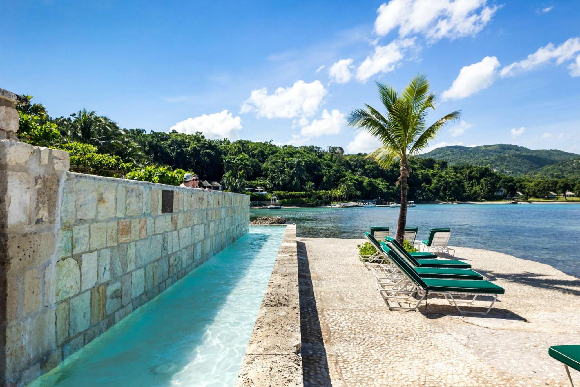 Resort Round Hill & 5*