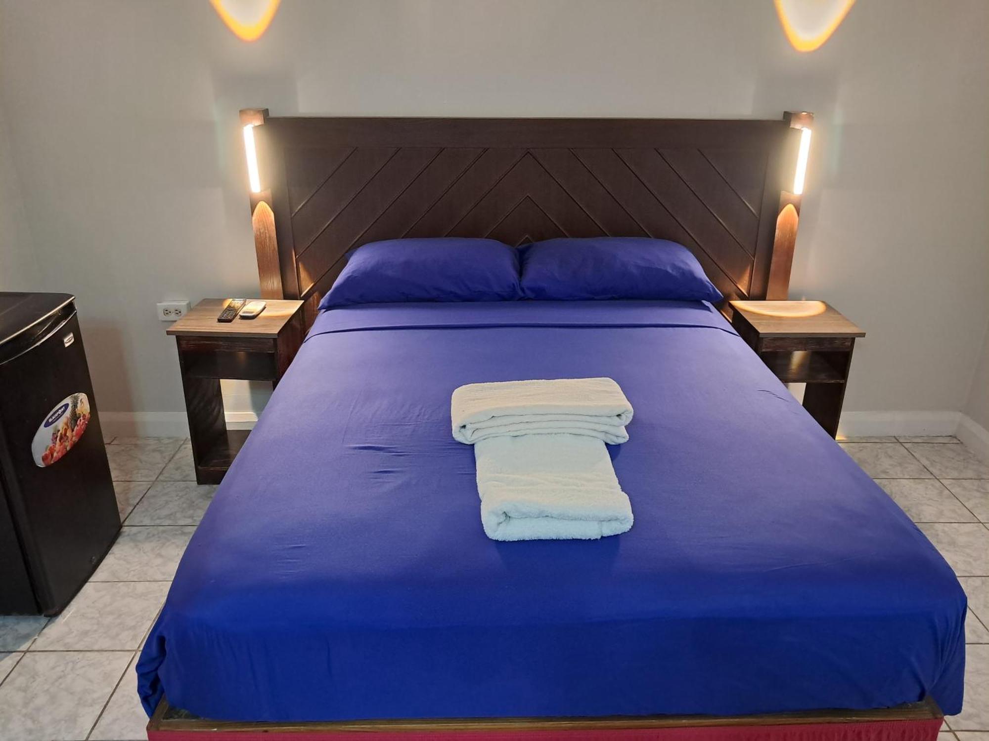 Mom's Place Hotel 4*