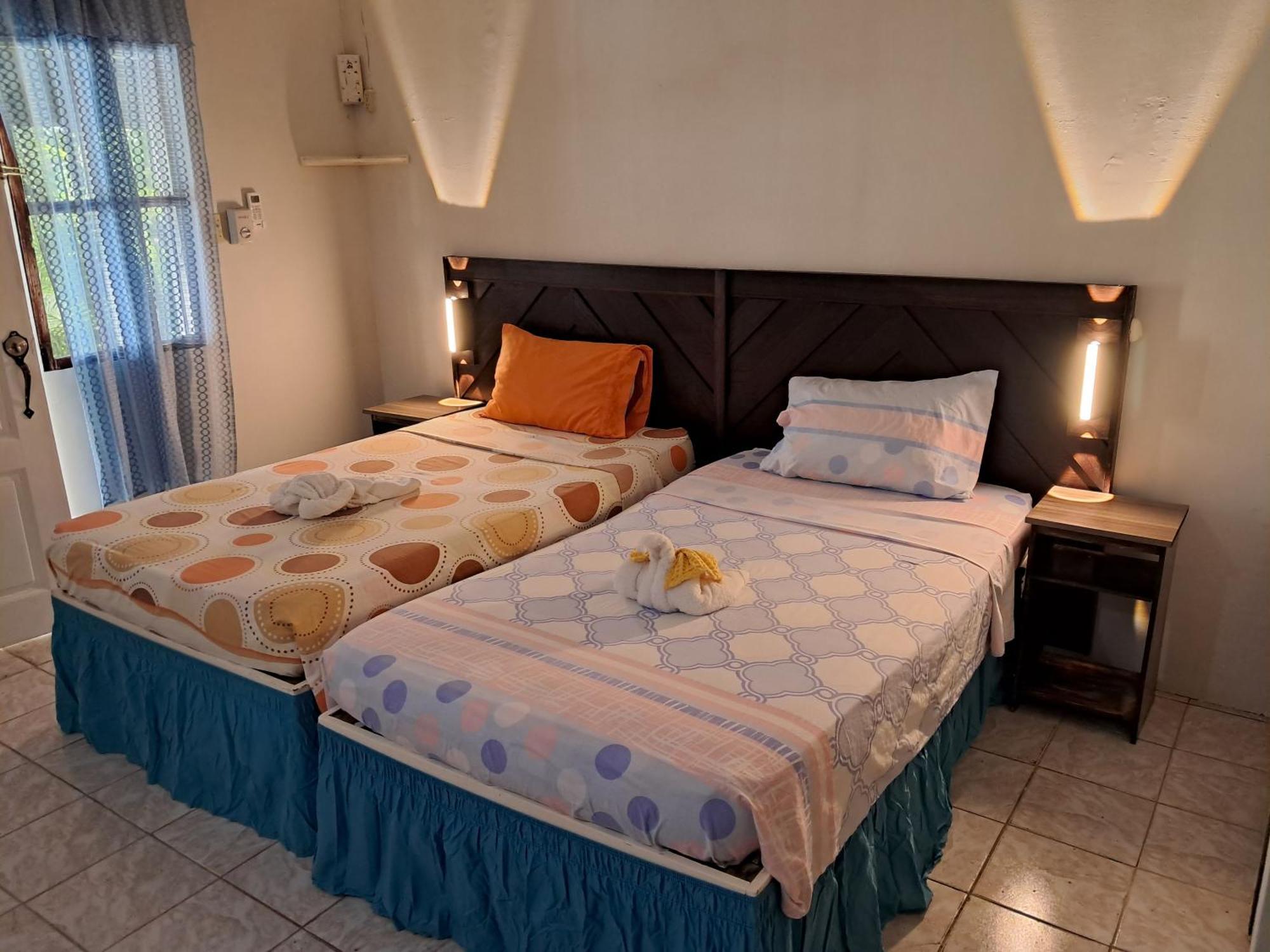 Hotel Mom's Place