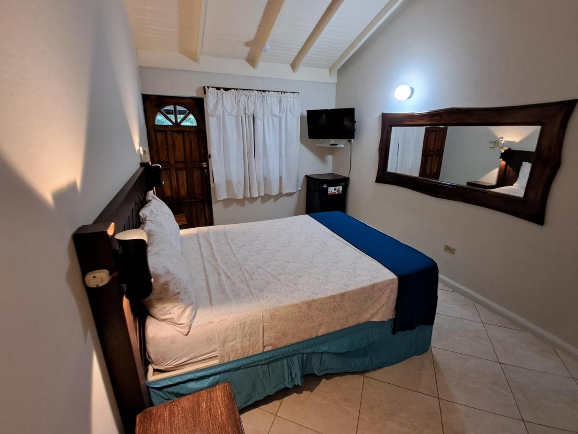 Mom's Place Hotel 4*