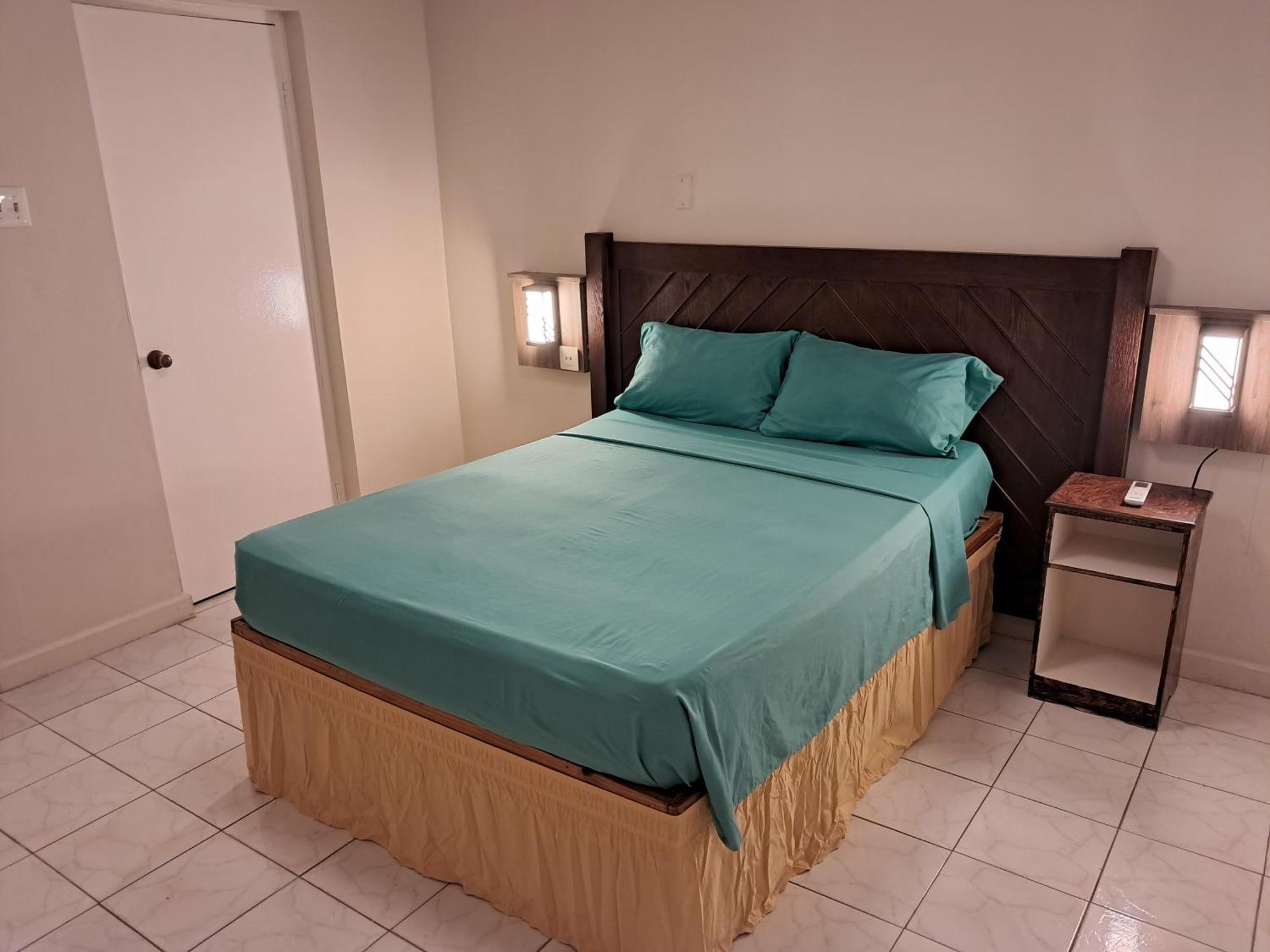 Hotel Mom's Place