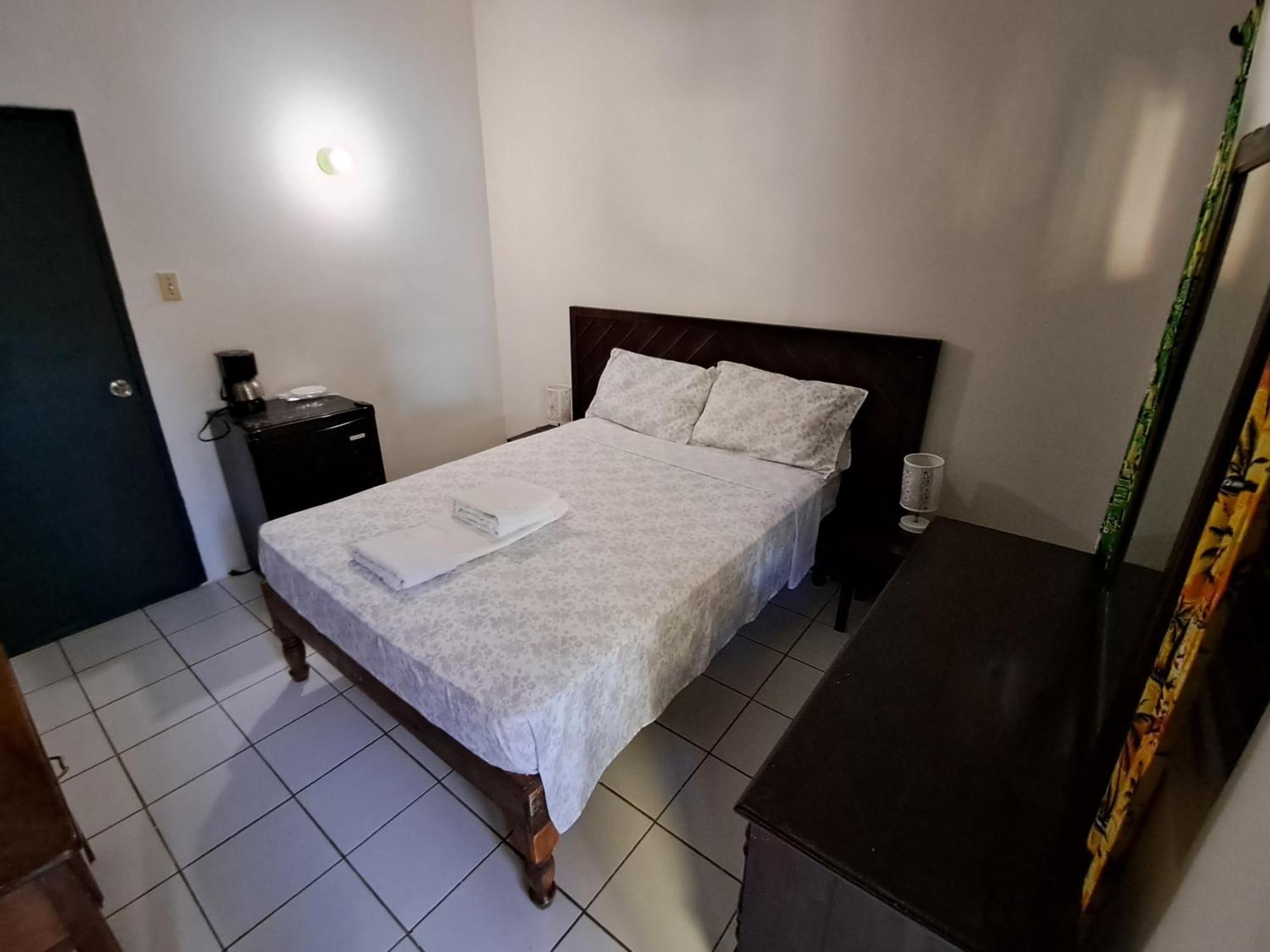 Hotel Mom's Place 4*