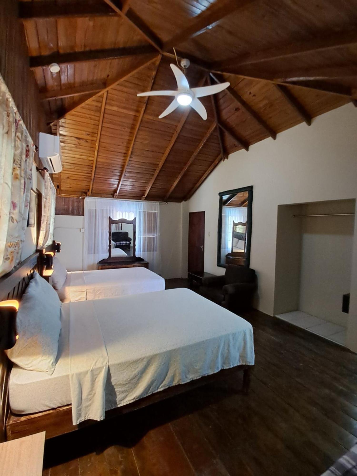 Hotel Mom's Place 4*