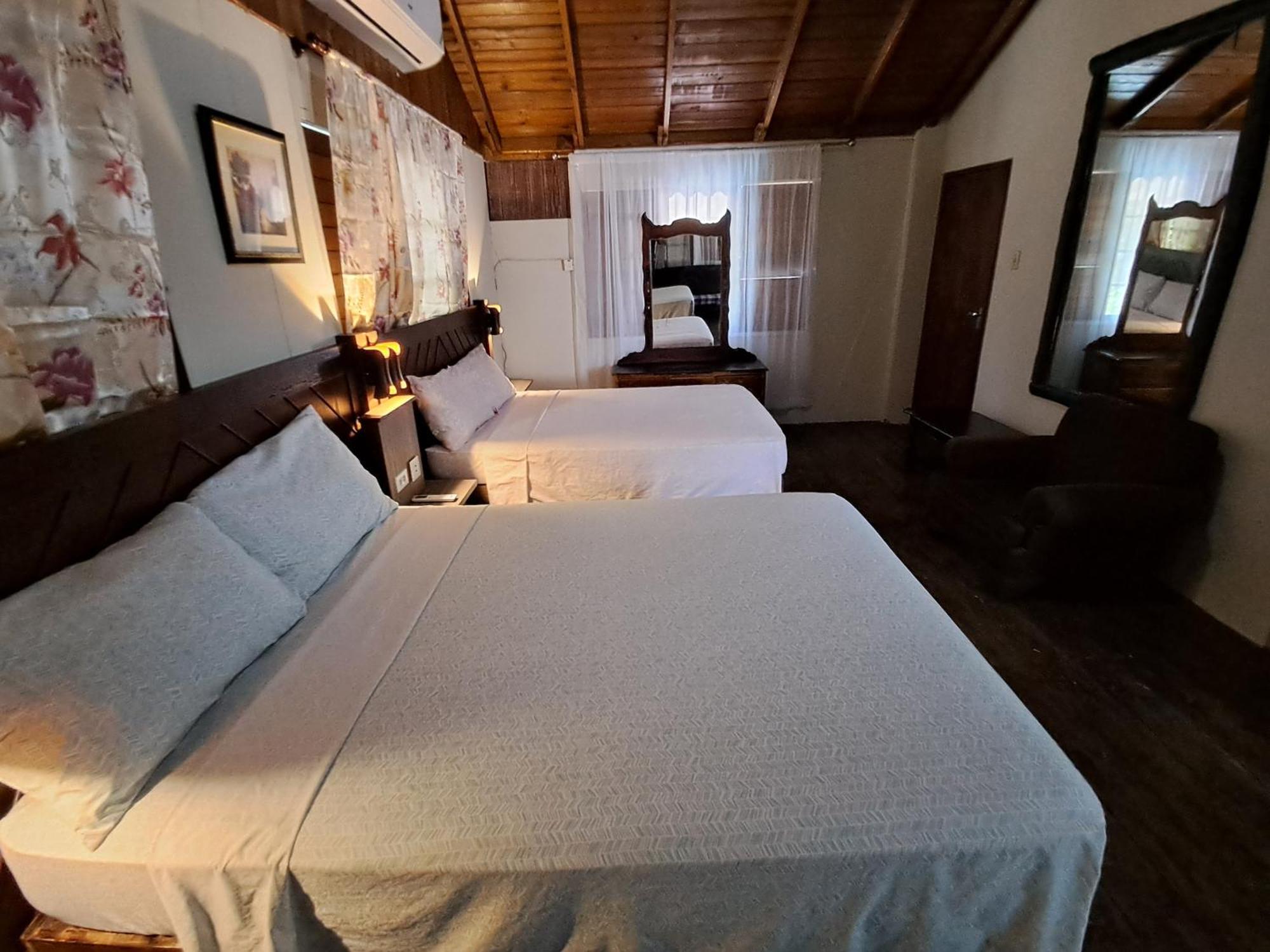 Mom's Place 4*