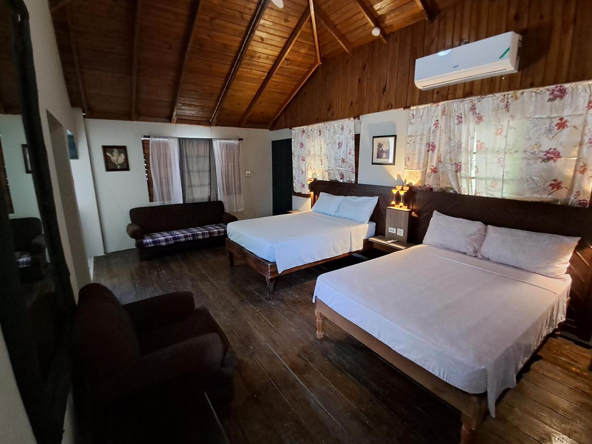 Mom's Place Hotel