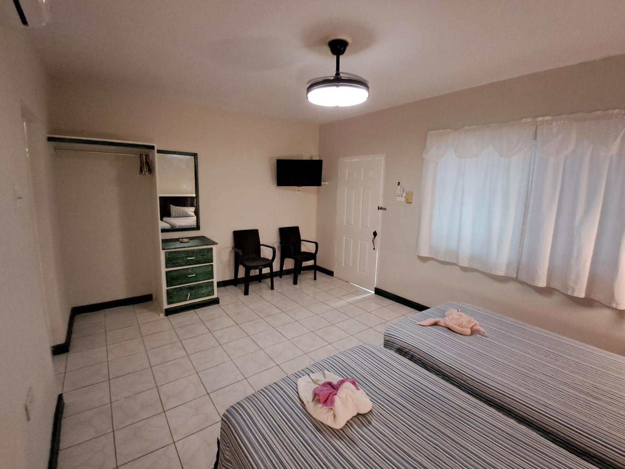 Mom's Place Hotel Negril