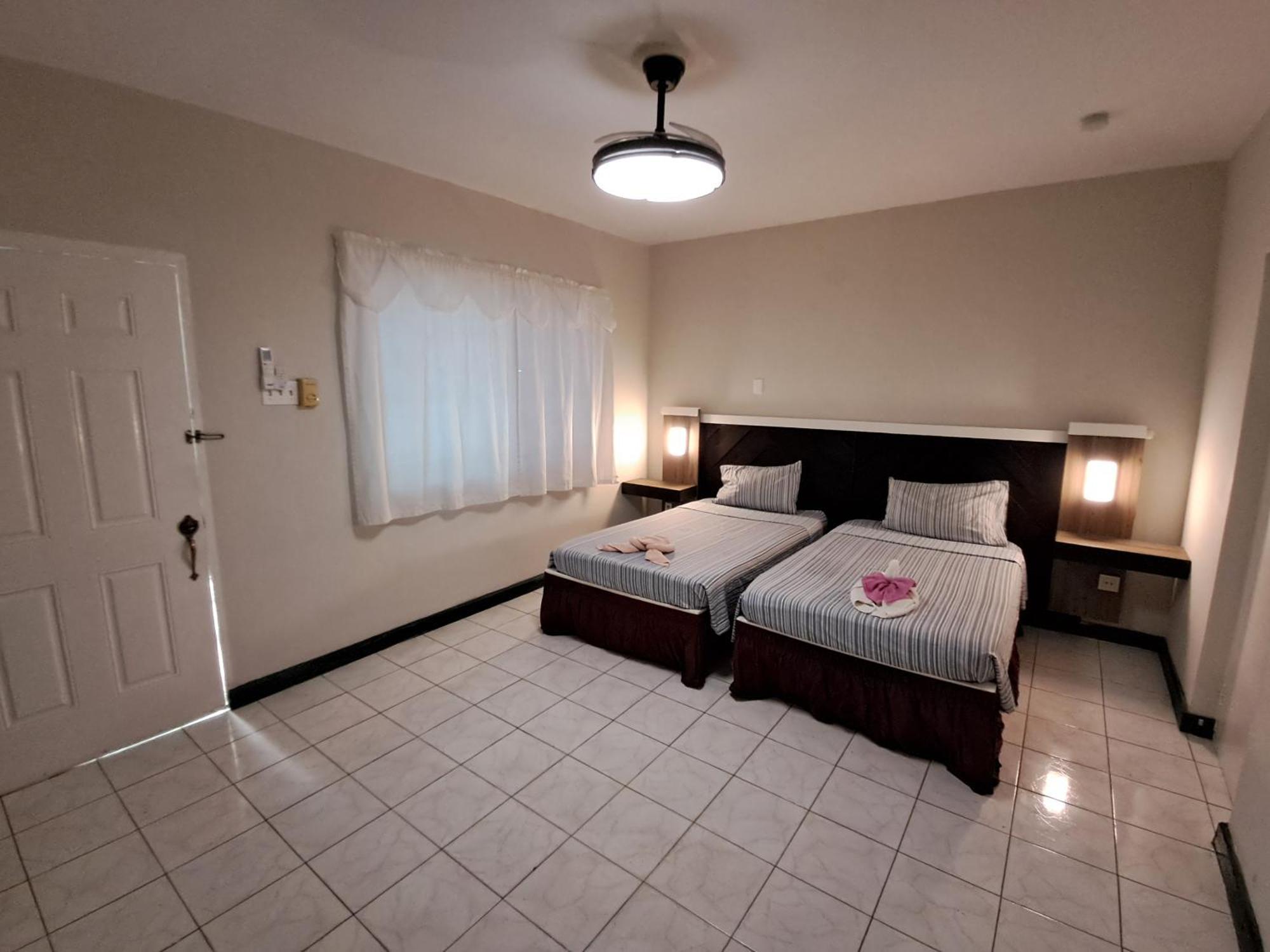 Mom's Place 4*