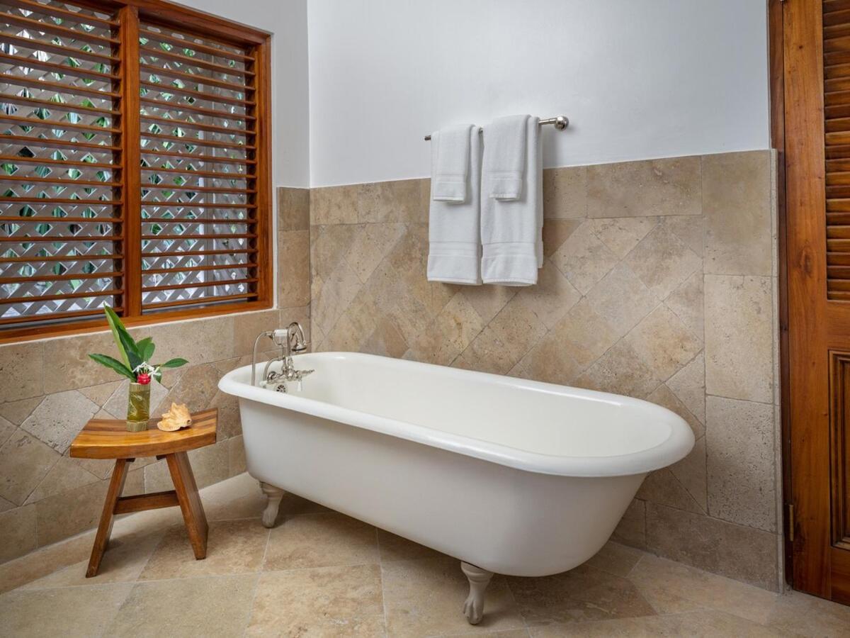 Jamille - Stunningly Designed With Pool, Sauna, & Ocean Views