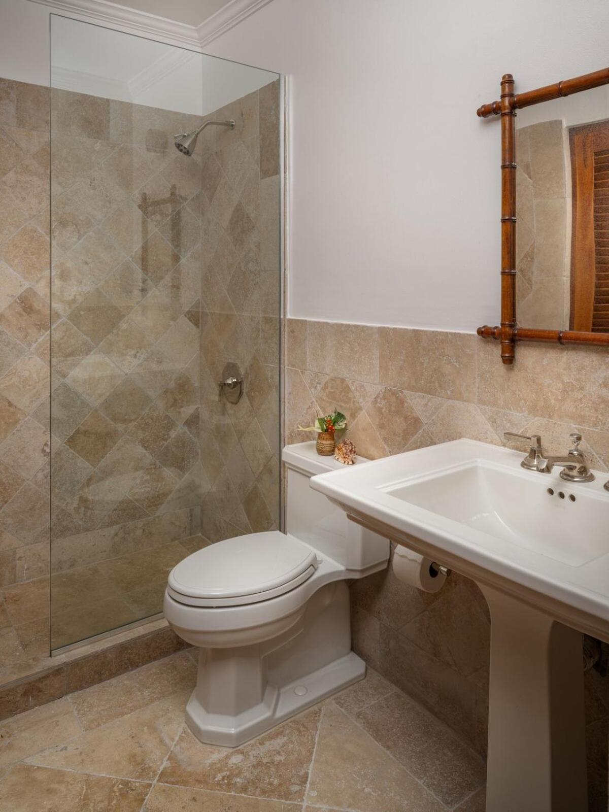 Jamille - Stunningly Designed With Pool, Sauna, & Ocean Views *