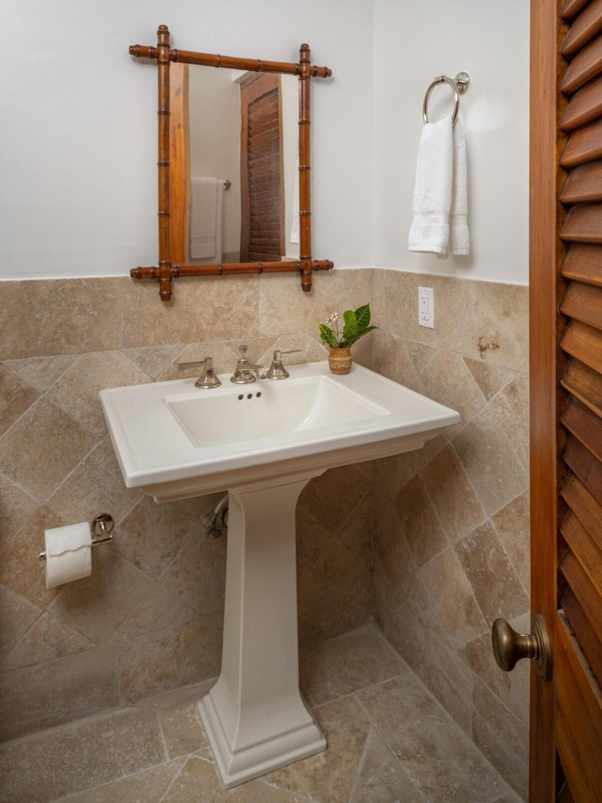 Villa Jamille - Stunningly Designed With Pool, Sauna, & Ocean Views