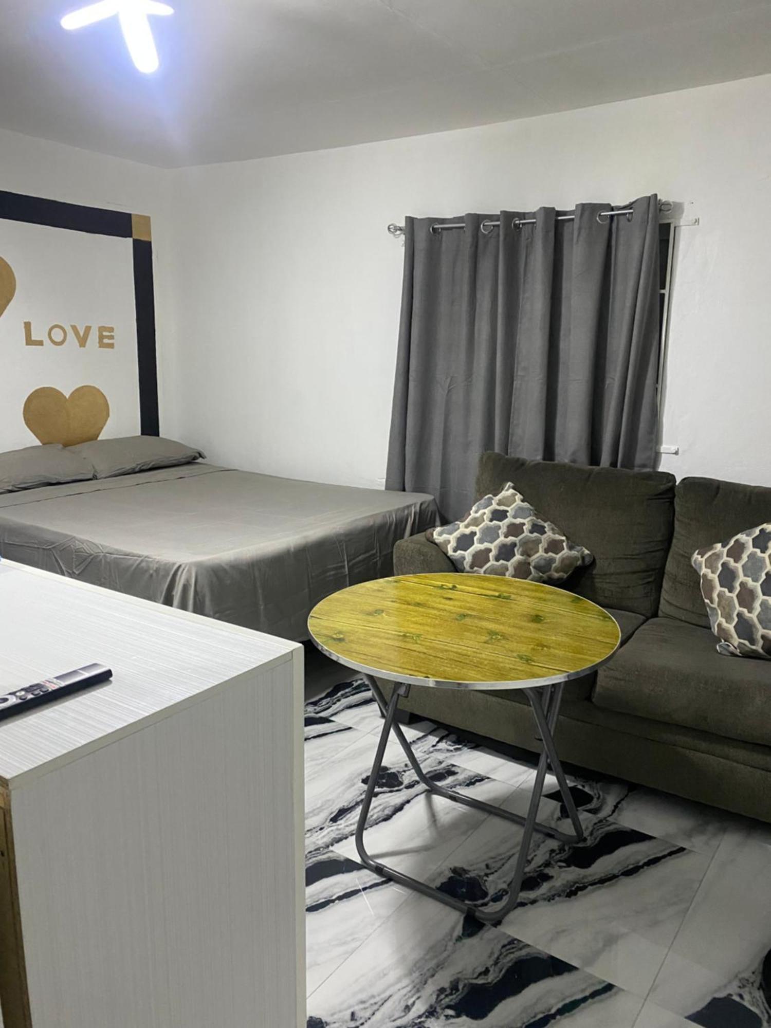 Whiteroom Sparks Guest house Spanish Town