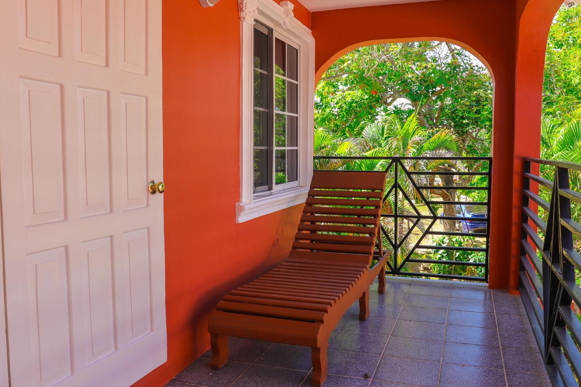 Hotel Paradise On The Rocks Negril