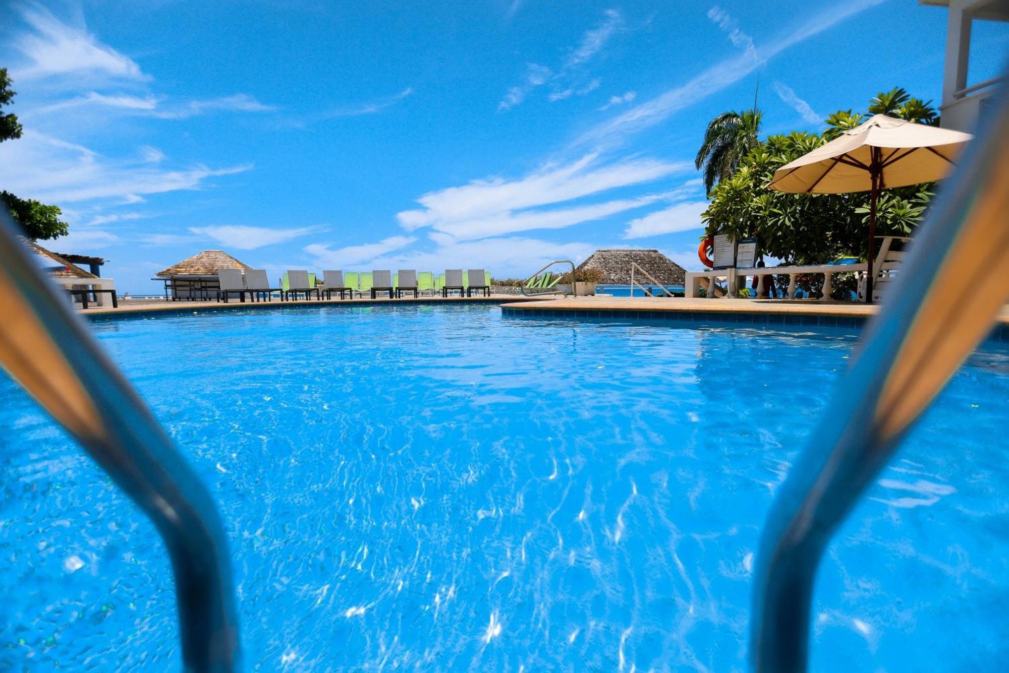 Grand Decameron Montego Beach, A Trademark 3*