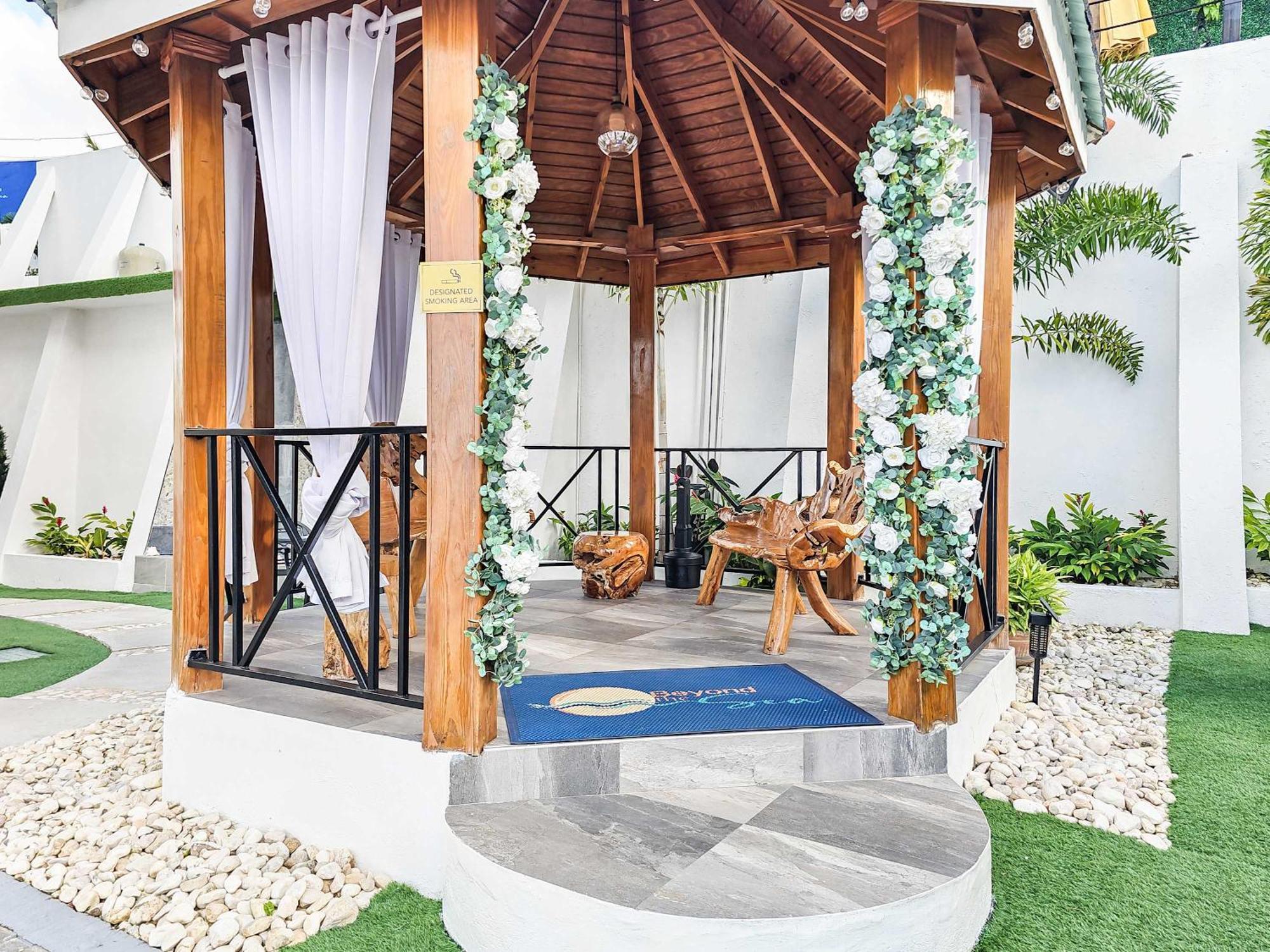 Inn Hospitality Expert Bts 5 - Pool & Bar *